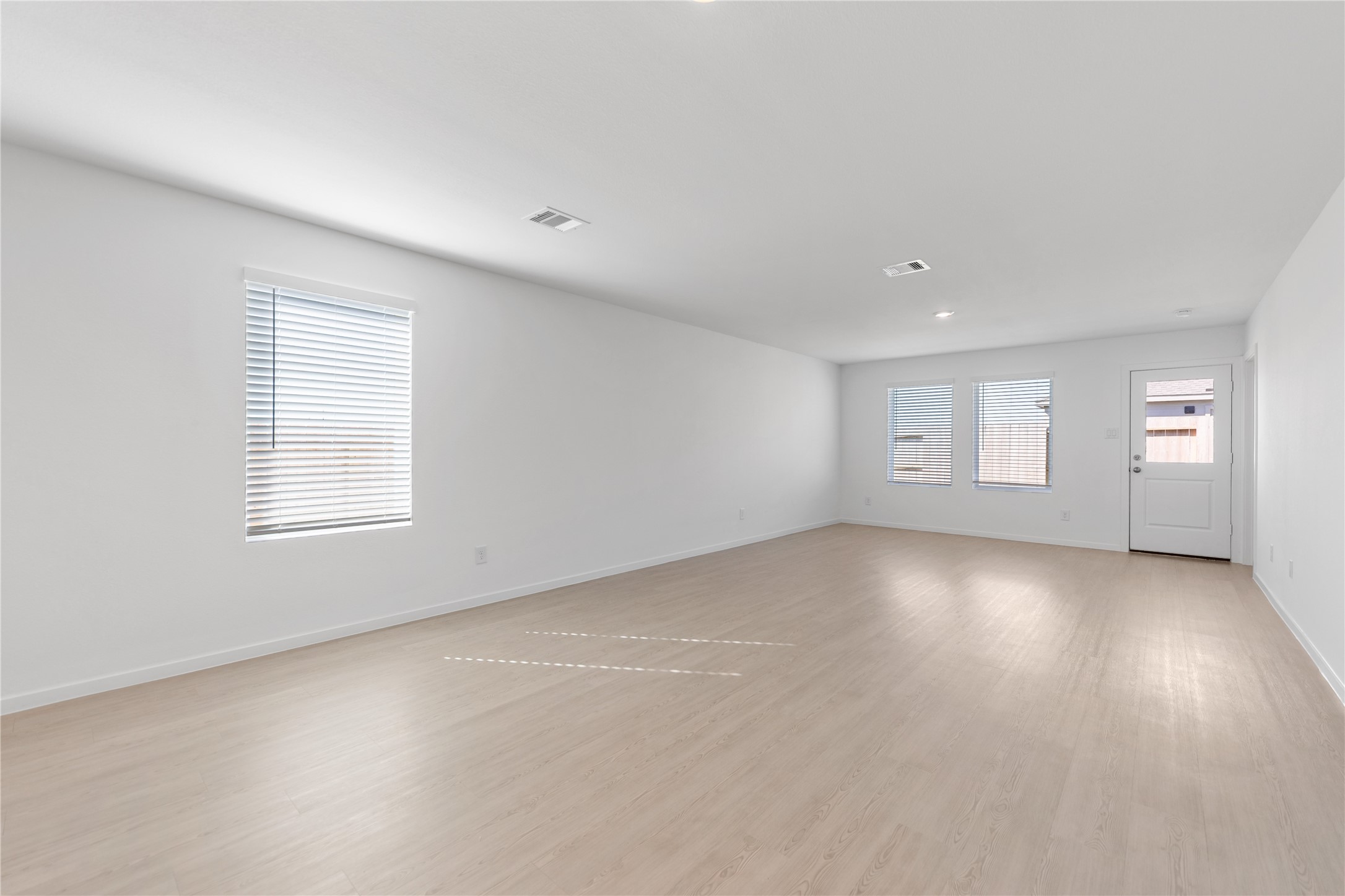 Overview of Dining room and living room