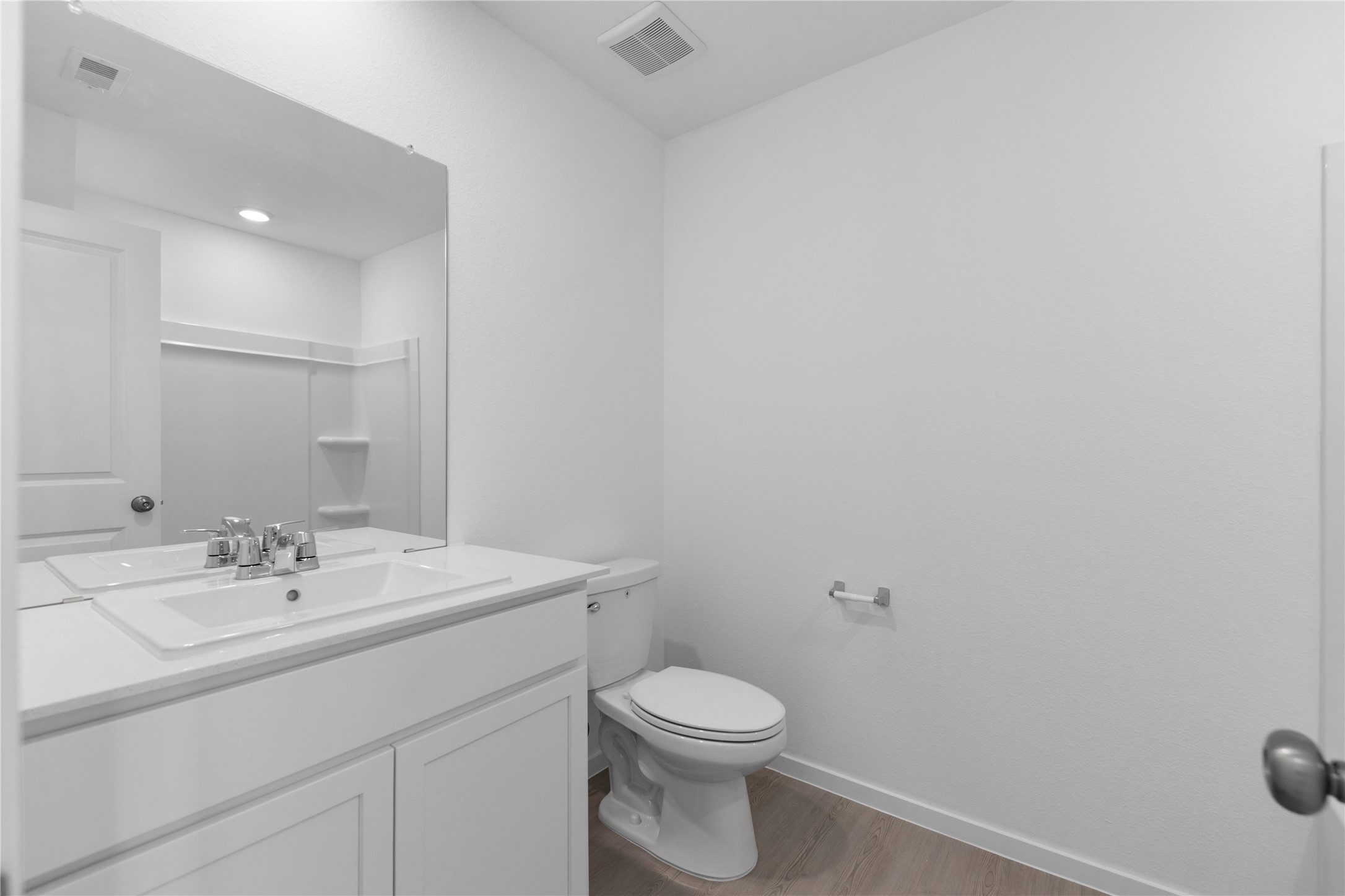 Secondary Bathroom overview