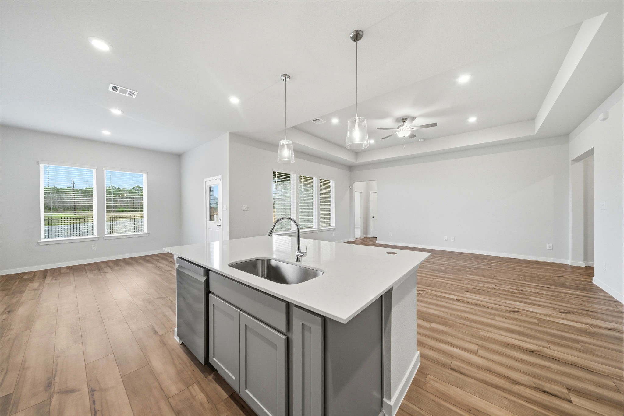 101 Lake Woodshore Court, Clute, TX 77531