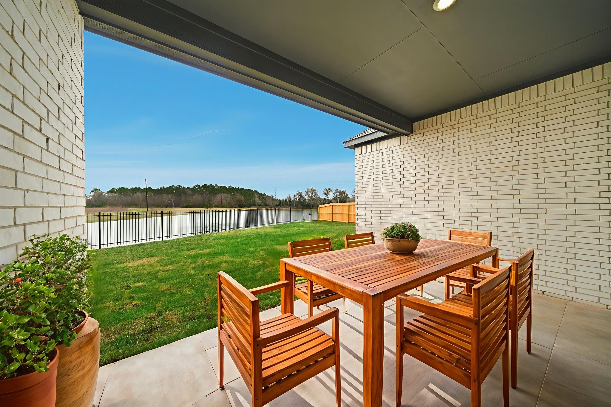 101 Lake Woodshore Court, Clute, TX 77531