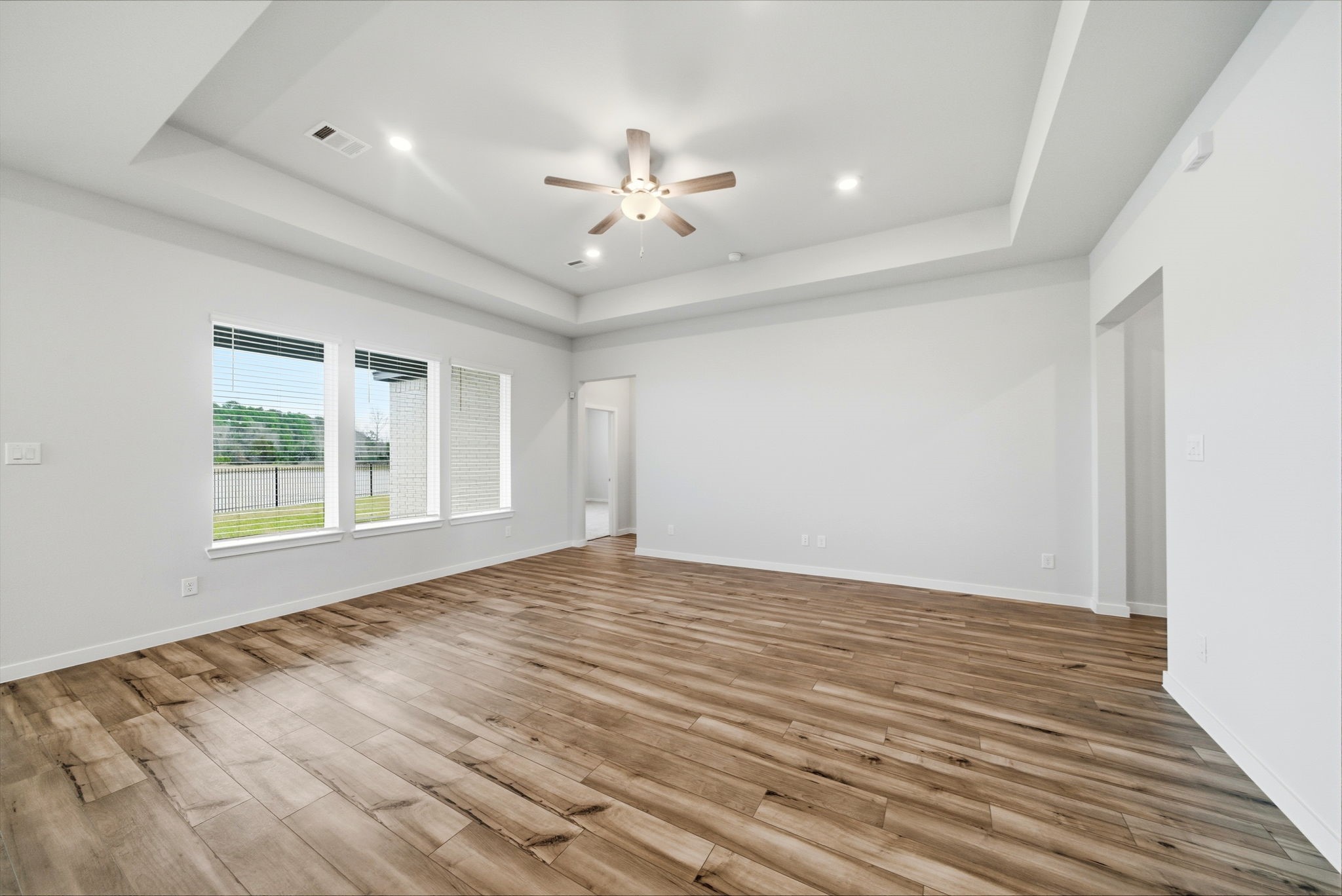 101 Lake Woodshore Court, Clute, TX 77531