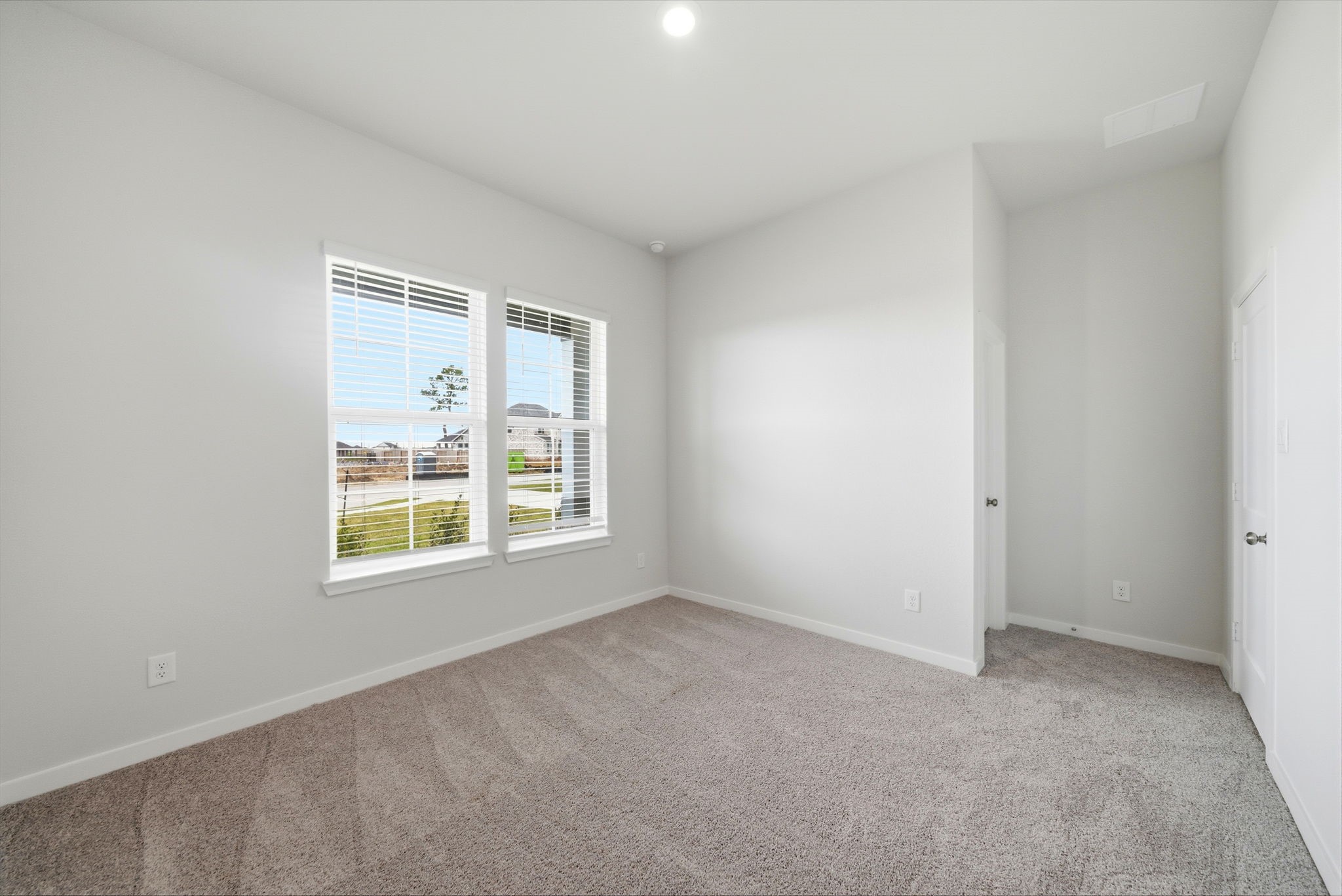 101 Lake Woodshore Court, Clute, TX 77531