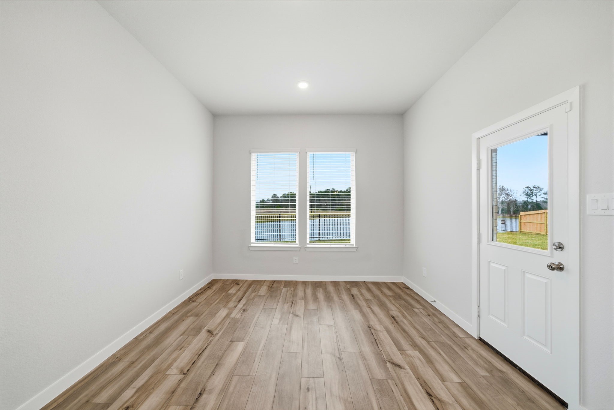 101 Lake Woodshore Court, Clute, TX 77531
