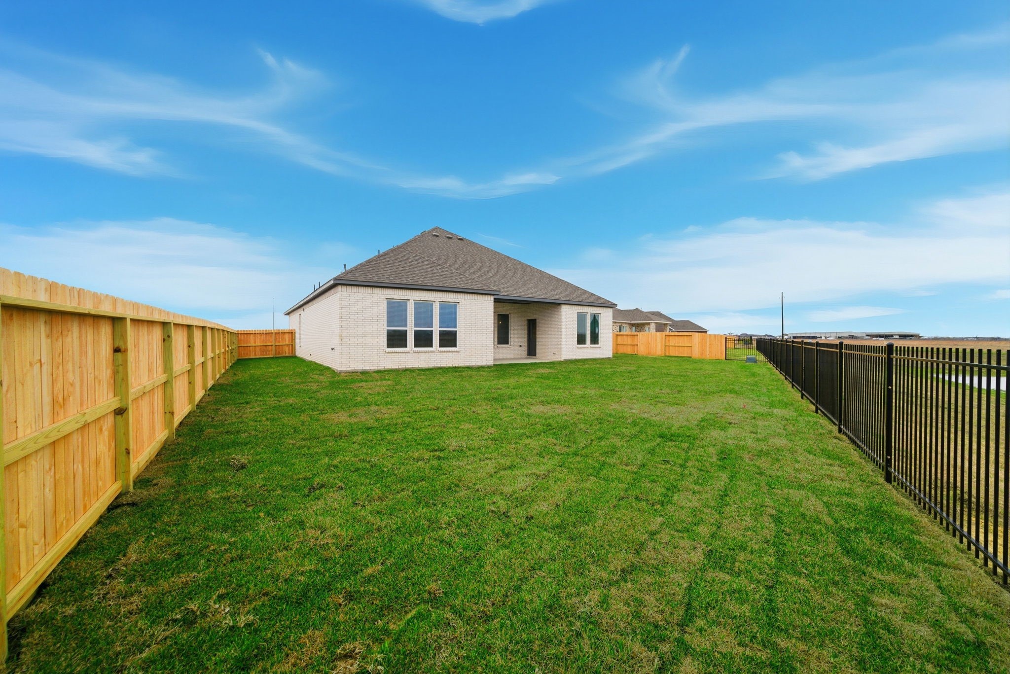 101 Lake Woodshore Court, Clute, TX 77531