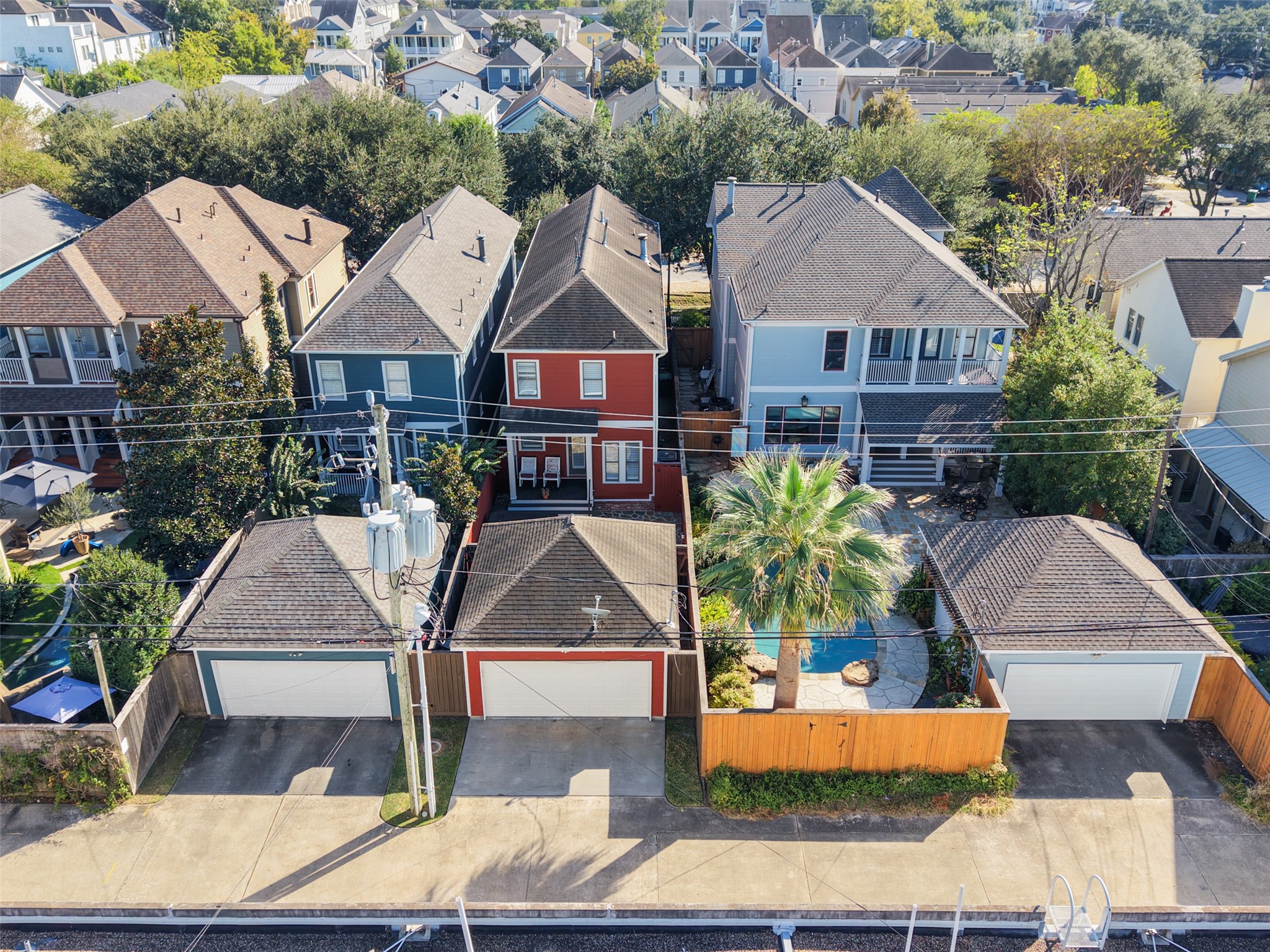Enjoy convenient access to beloved Heights restaurants, shopping, and local attractions