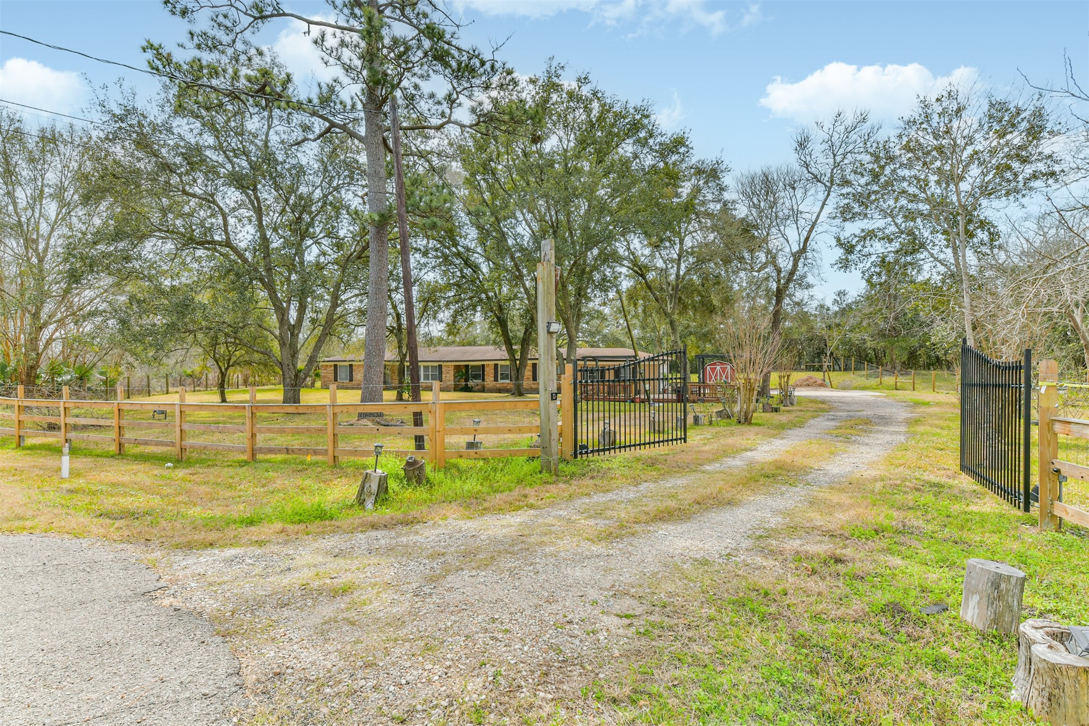 9101 Lazy Lane, Hitchcock, TX 77563 9101 Lazy Lane, Hitchcock, TX 77563