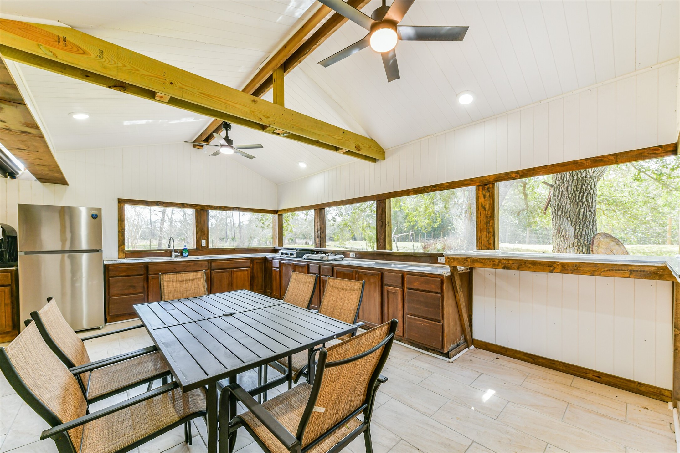 9101 Lazy Lane, Hitchcock, TX 77563