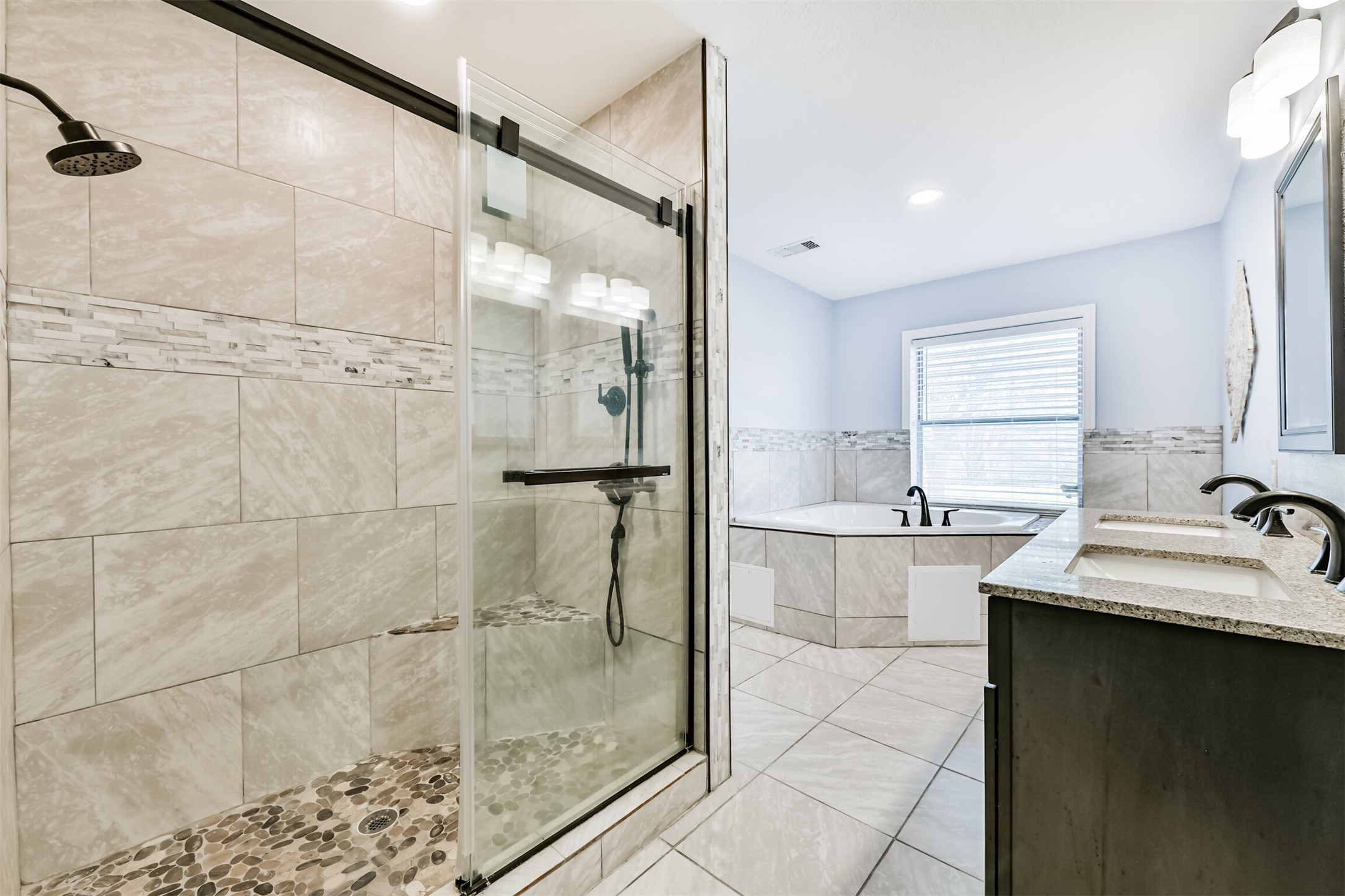 9101 Lazy Lane, Hitchcock, TX 77563