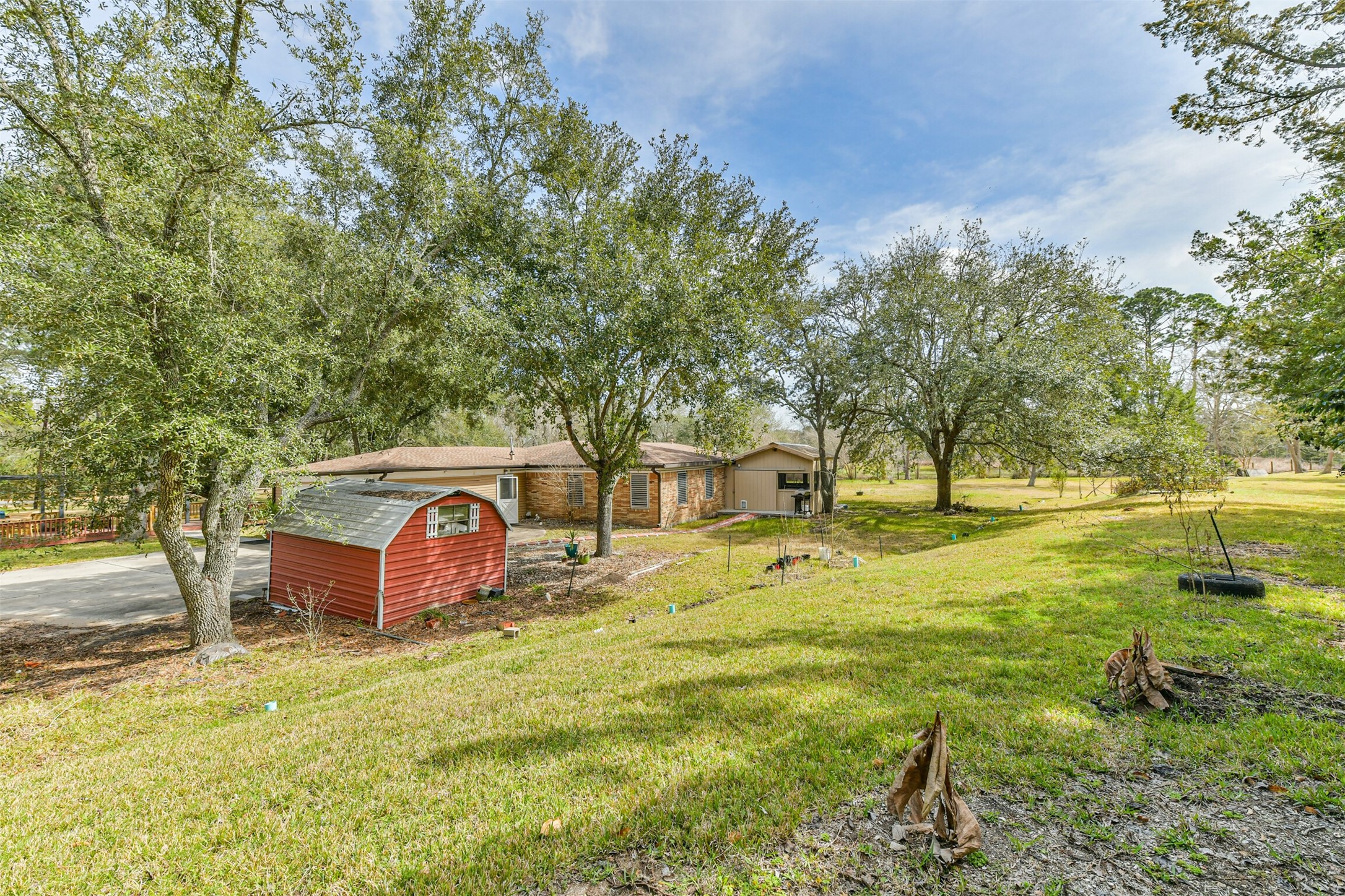 9101 Lazy Lane, Hitchcock, TX 77563