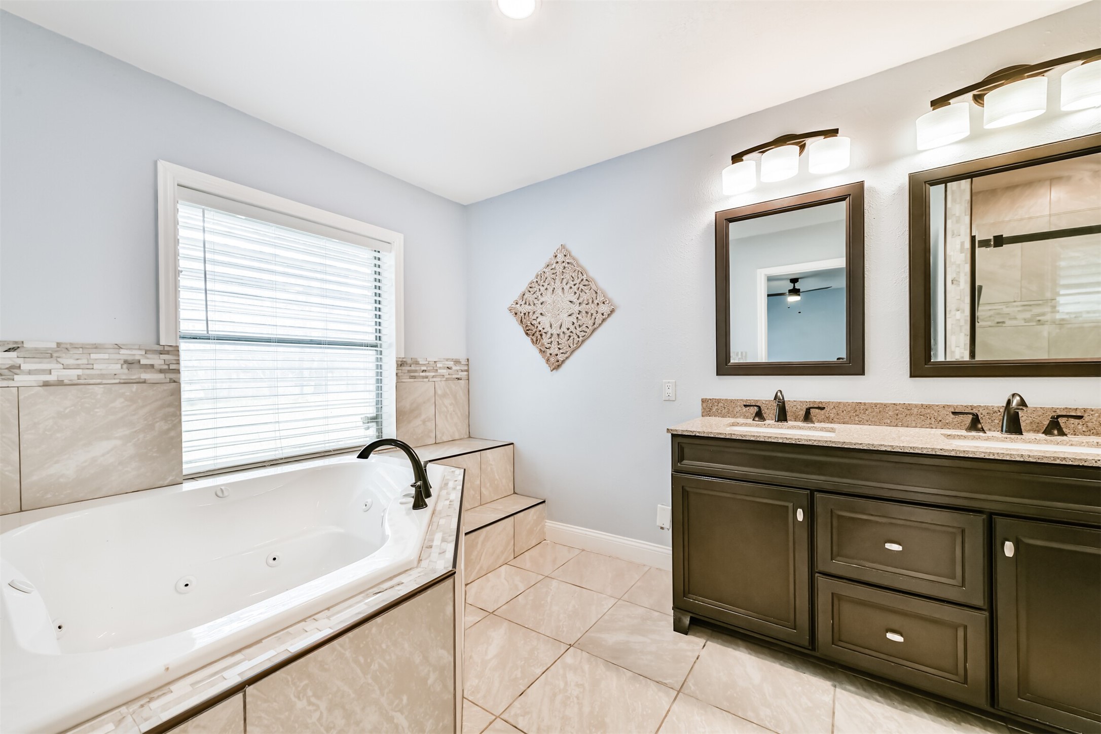 9101 Lazy Lane, Hitchcock, TX 77563