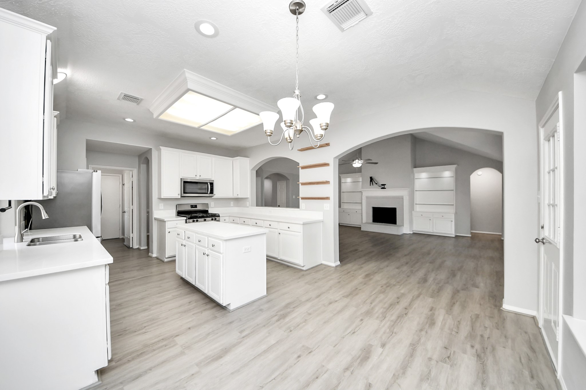 2127 Grovewood Park, Conroe, TX 77385