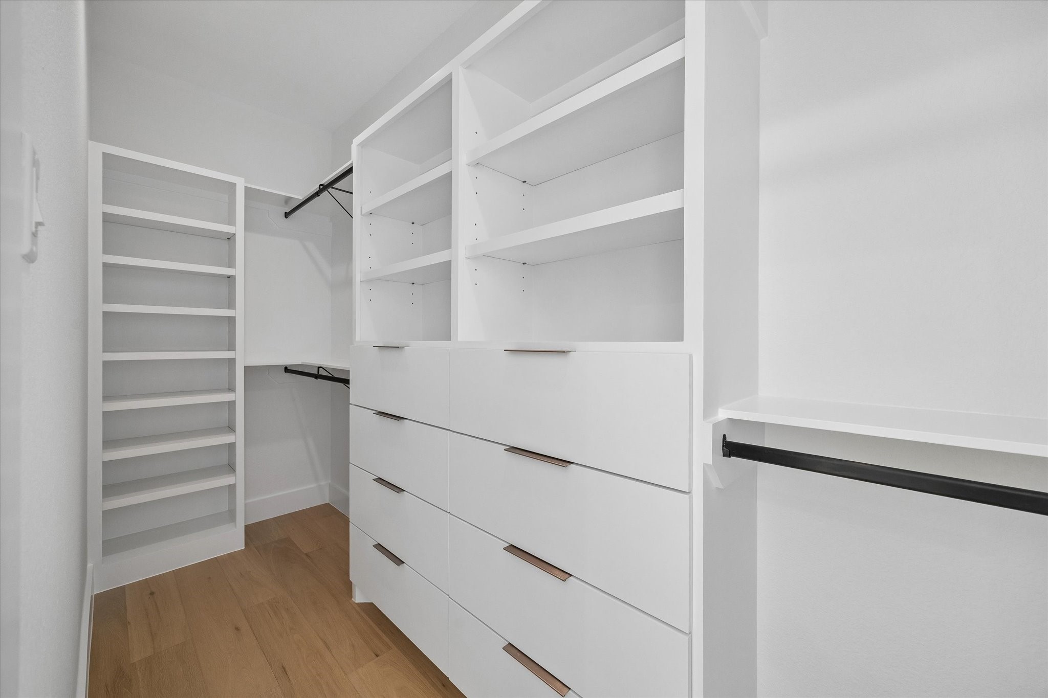Primary His Closet