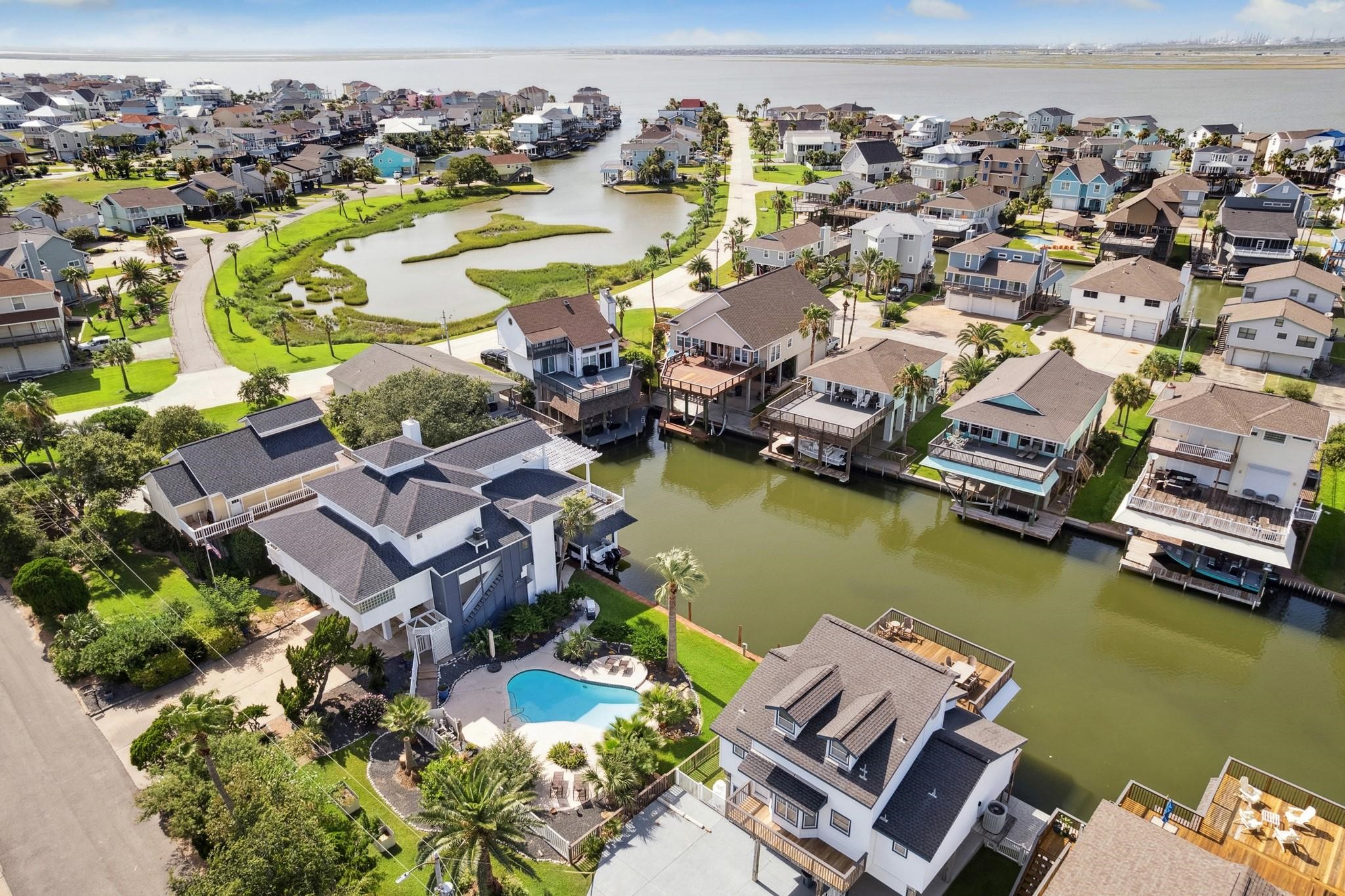 1330 Coral Way, Tiki Island, TX 77554