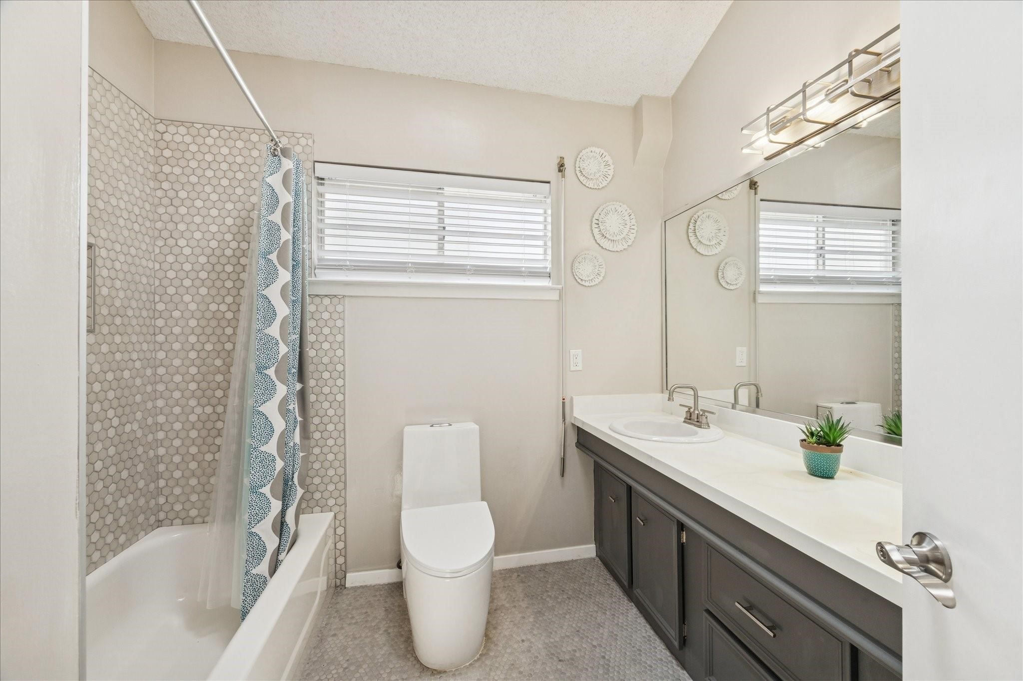 1330 Coral Way, Tiki Island, TX 77554