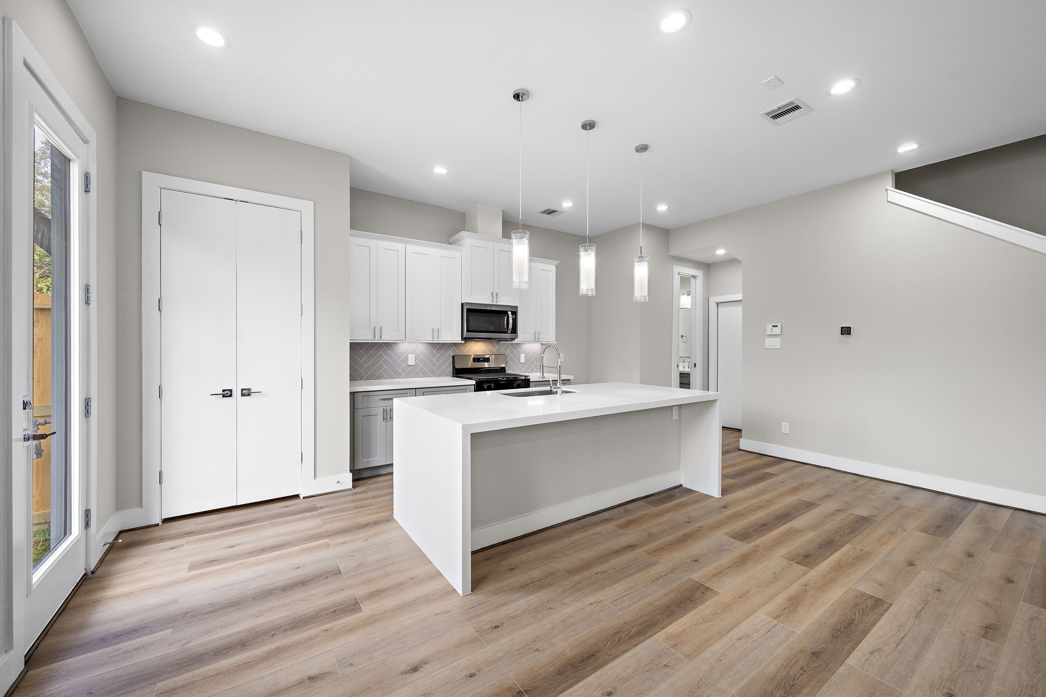 8120 Esther Acres Lane, Houston, TX 77088