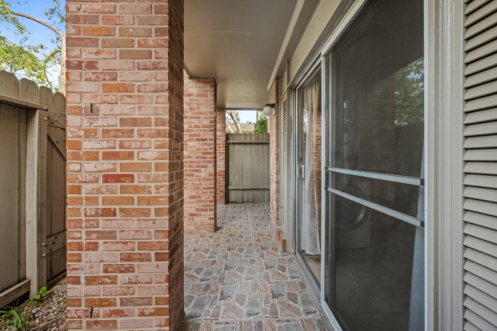 6423 Bayou Glen Road, Houston, TX 77057