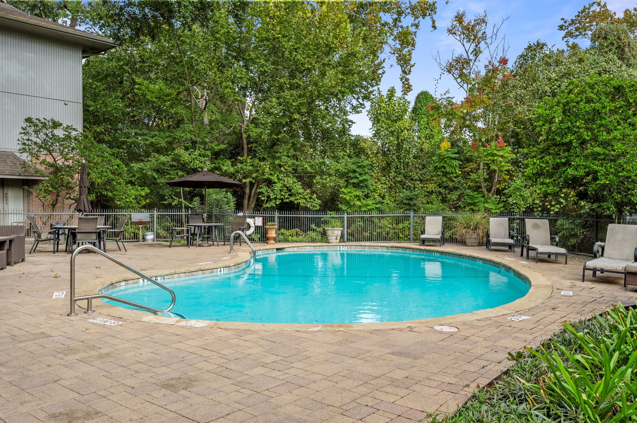 6423 Bayou Glen Road, Houston, TX 77057