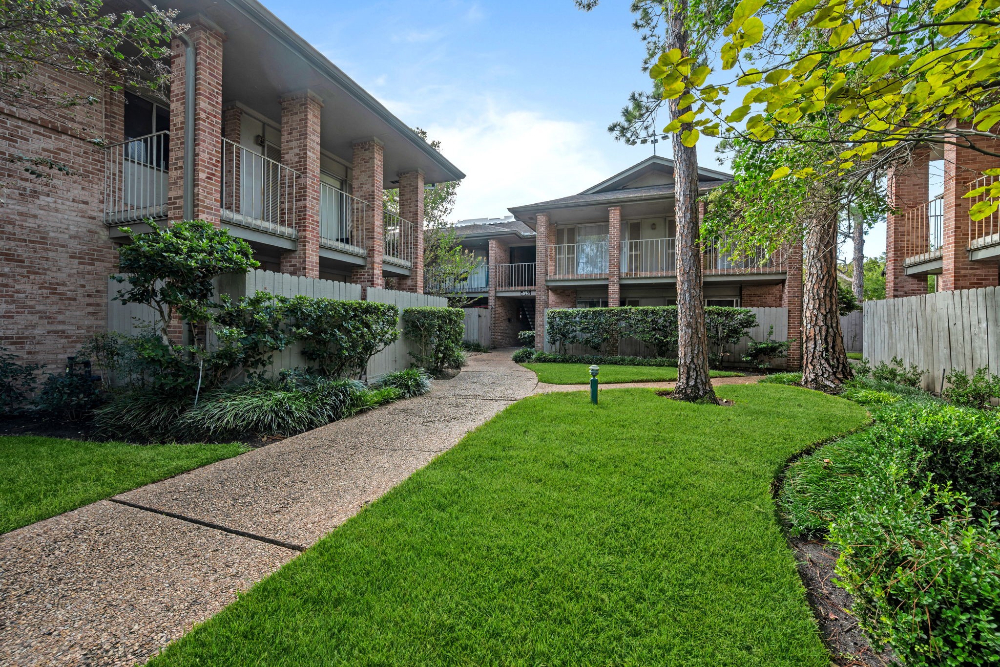 6423 Bayou Glen Road, Houston, TX 77057