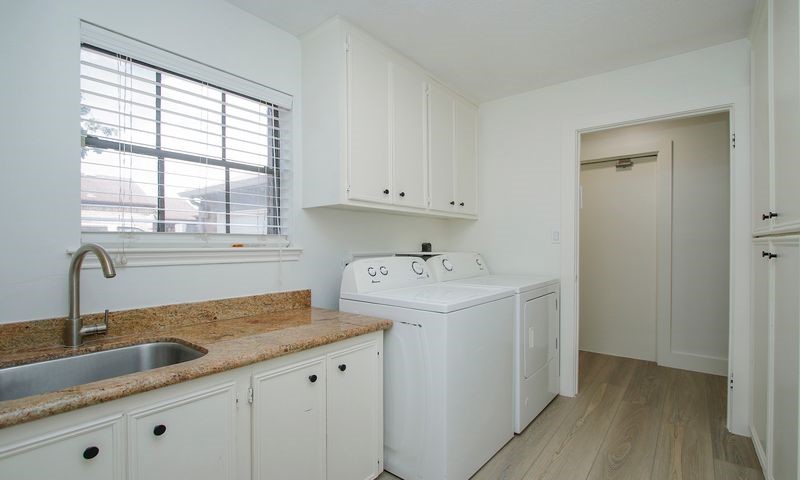 large utility room with sink