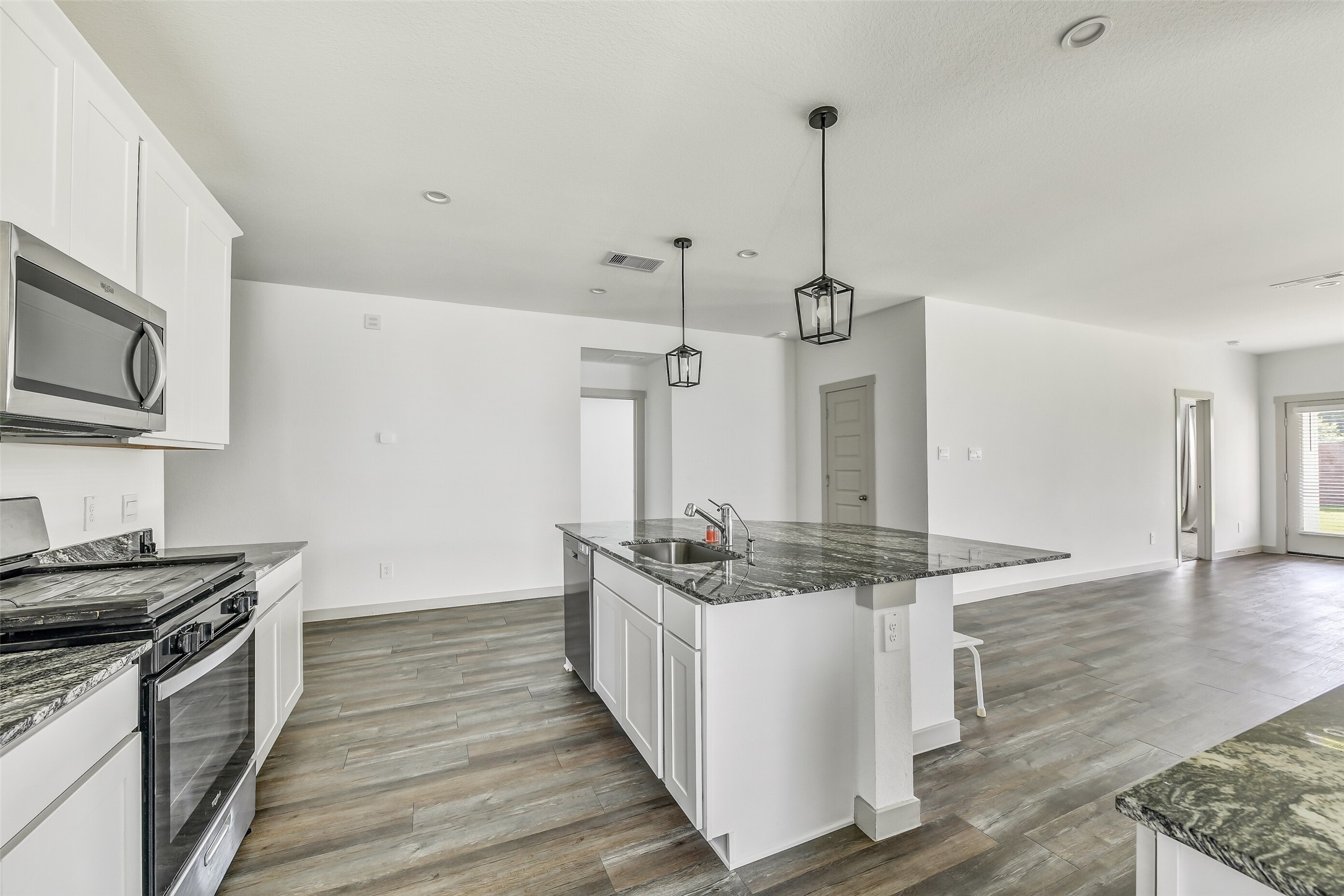 1004 Great Barracuda Lane, Alvin, TX 77511