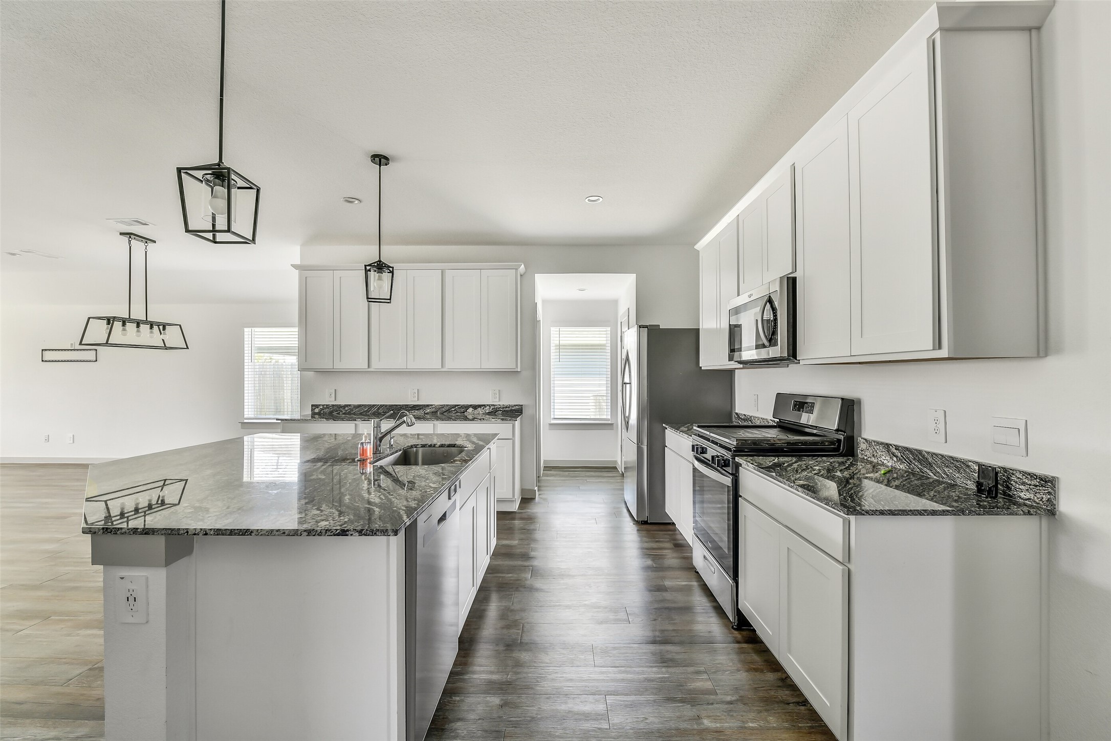 1004 Great Barracuda Lane, Alvin, TX 77511