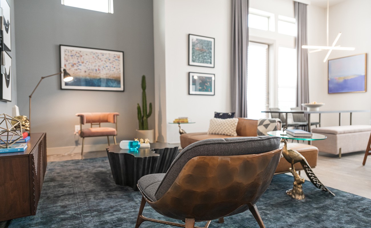 Picture yourself unwinding here after a long day. A welcoming living area with generous ceiling heights, soft natural light and plenty of room to create a comfortable, beautifully personal retreat. *Pictures are from a similar unit, finishes and distribution may change.