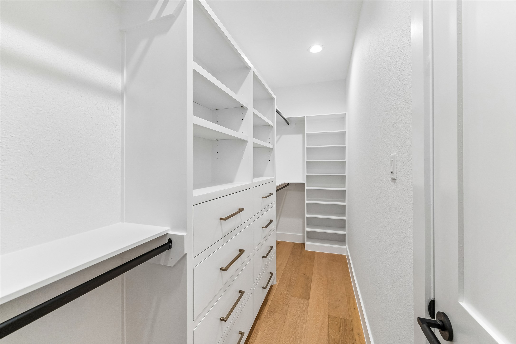 Primary His Closet
