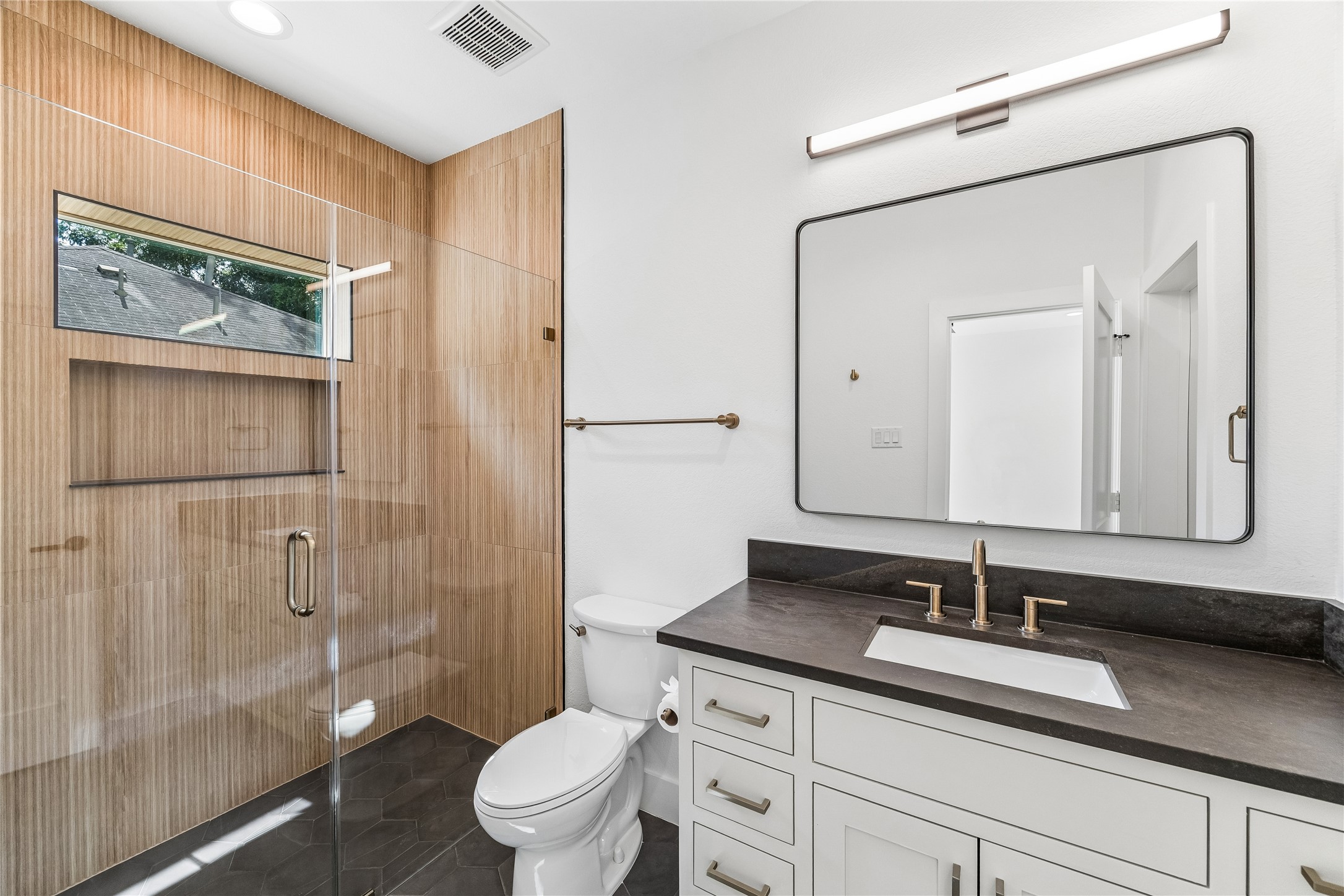 1st Floor Bathroom