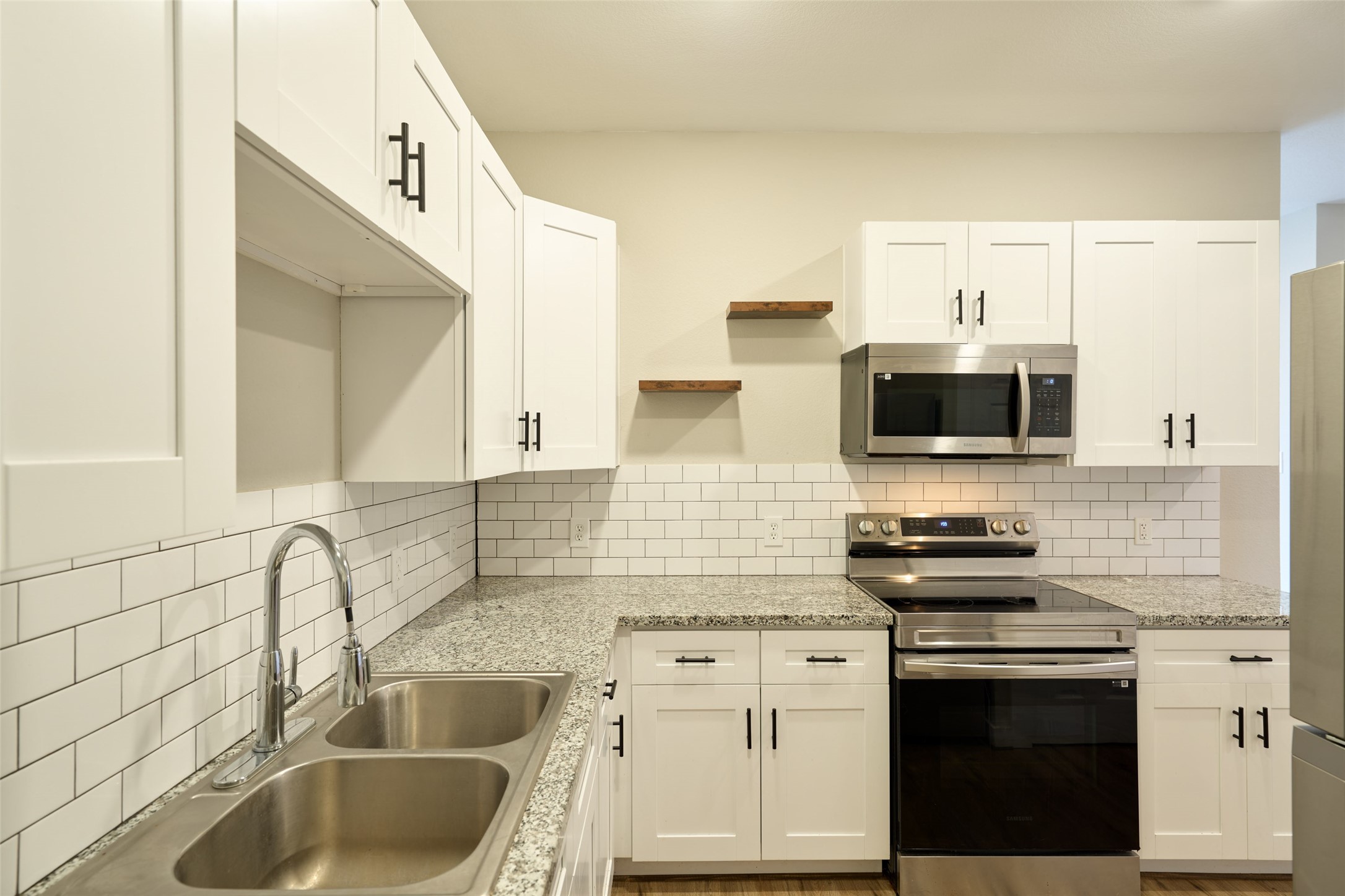 10317 Lake Road, #13C, Houston, TX 77070