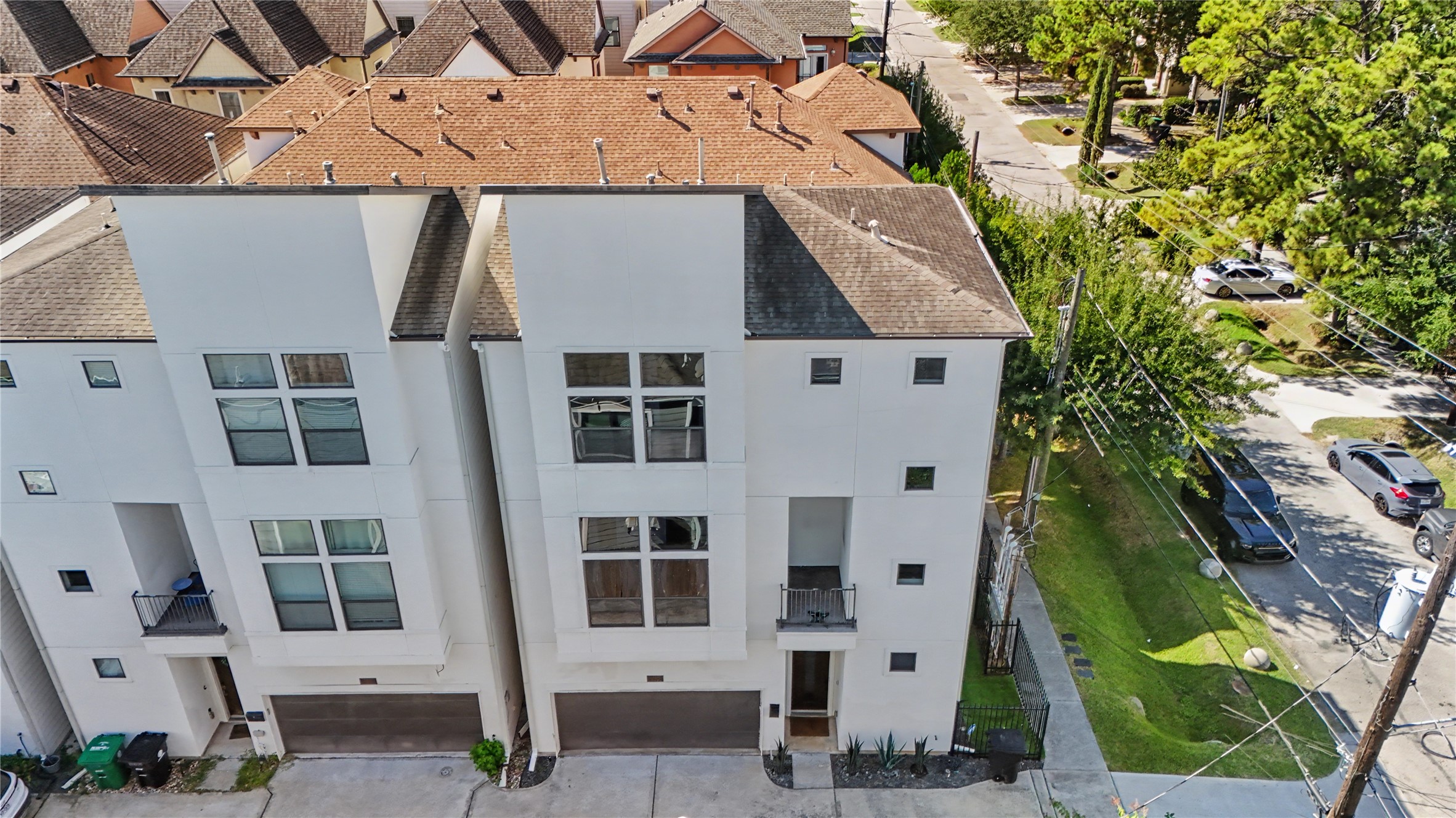 This home has been loved by one single owner and ready for move-in, fully furnished.