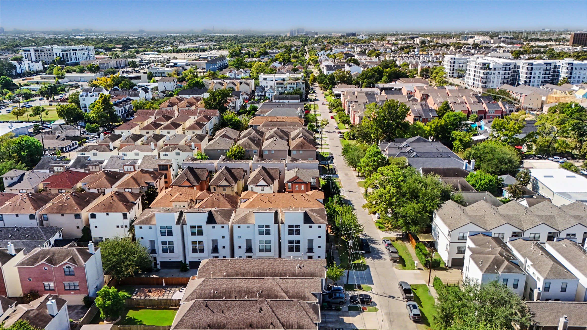 The home is the corner unit and centrally located in the heart of the Heights near restaurants, shopping, grocery and boutique gyms.