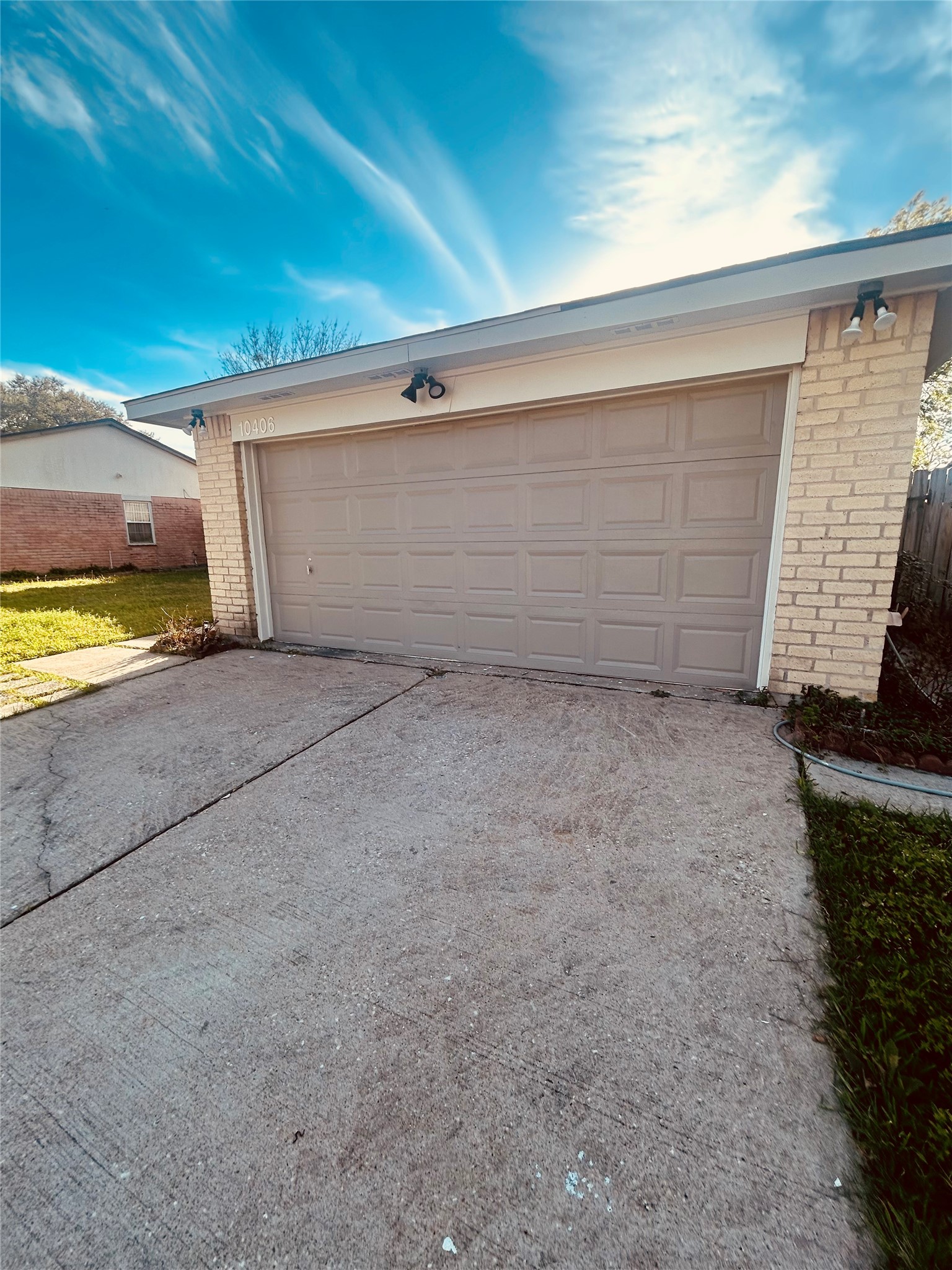 10406 Stockman Lane, Sugar Land, TX 77498
