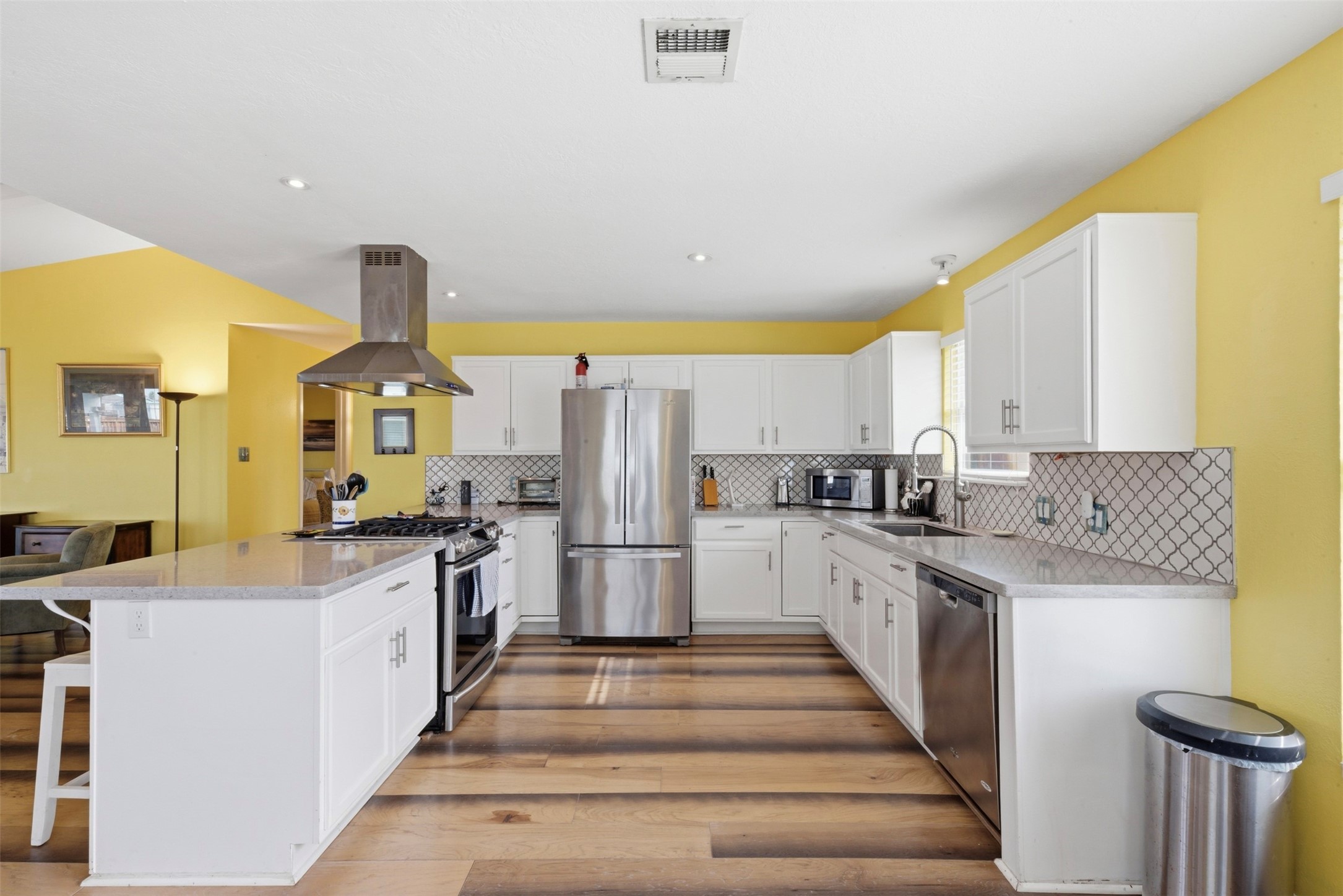 2 S Sandpiper Street, La Marque, TX 77568