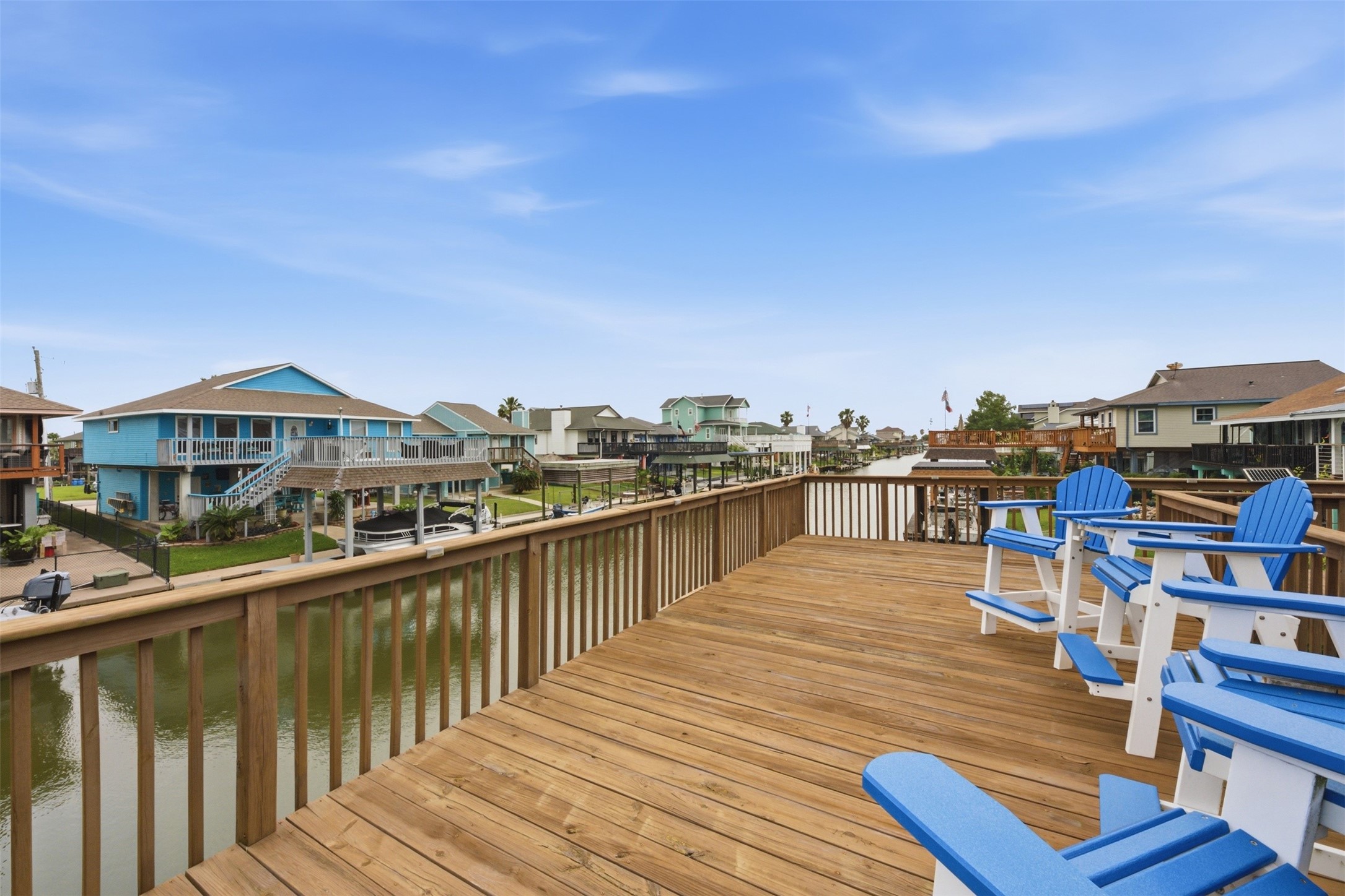 Massive deck space overlooking the canal!