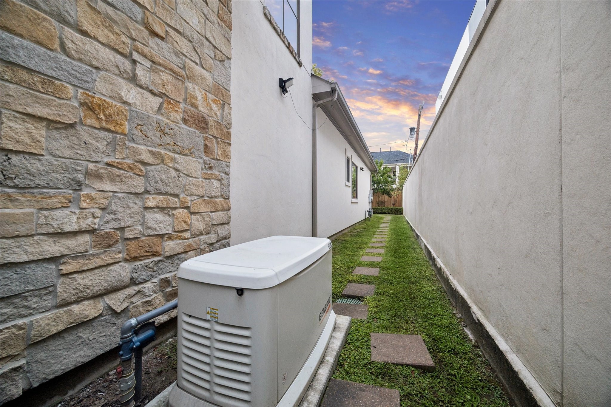 6006 Floyd Street, Houston, TX 77007