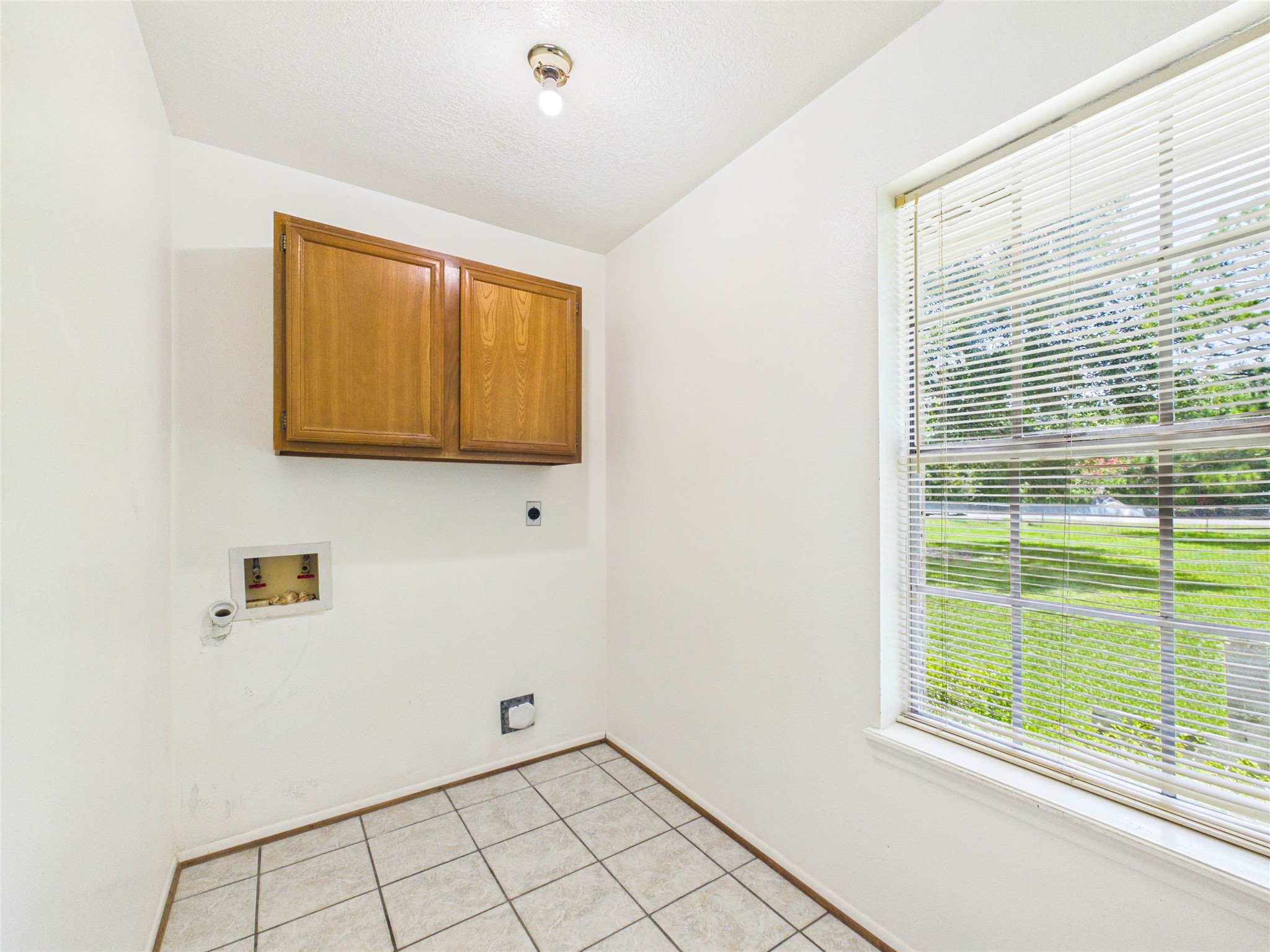 Great sized laundry room!