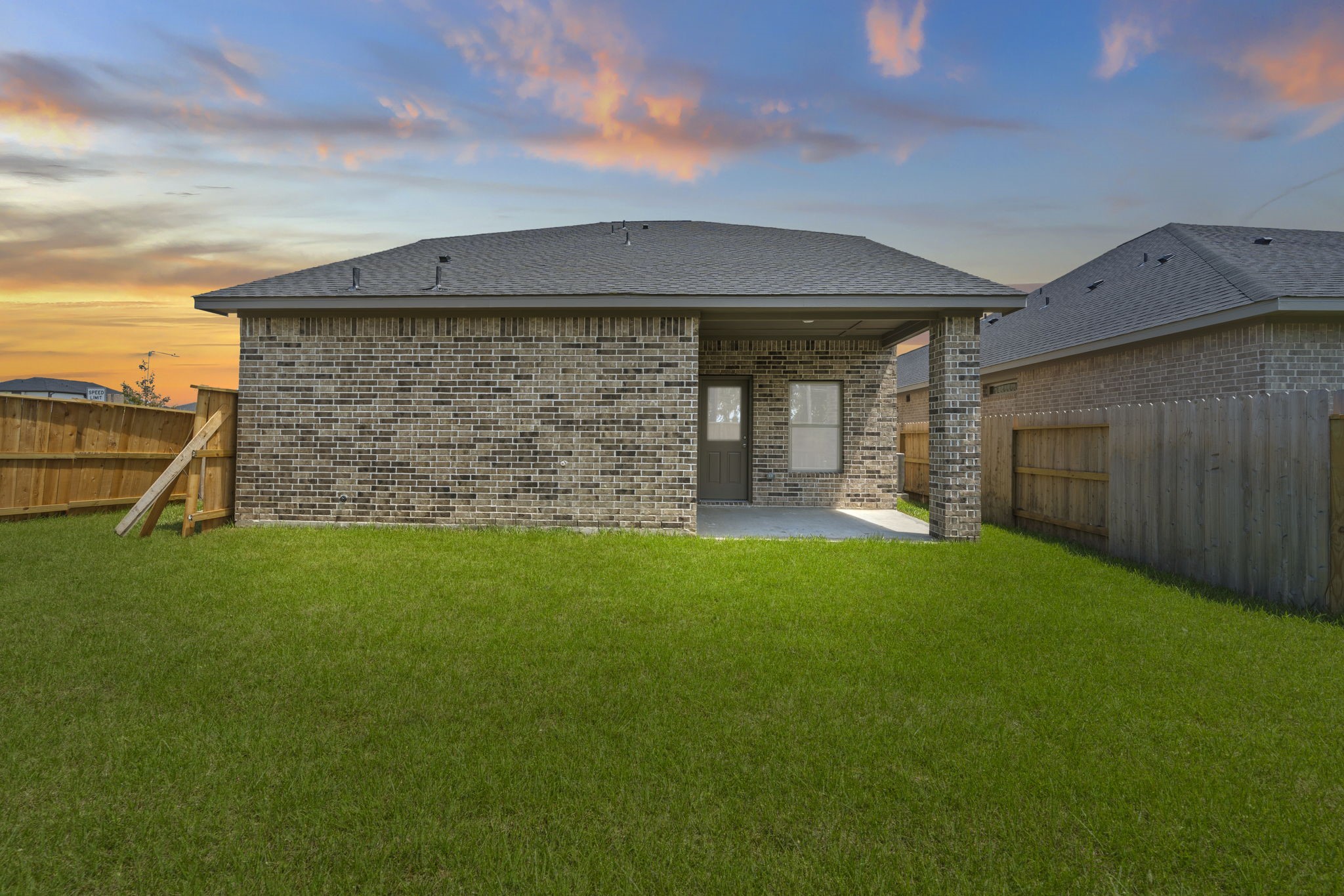 2796 English Laurel Drive, Alvin, TX 77511