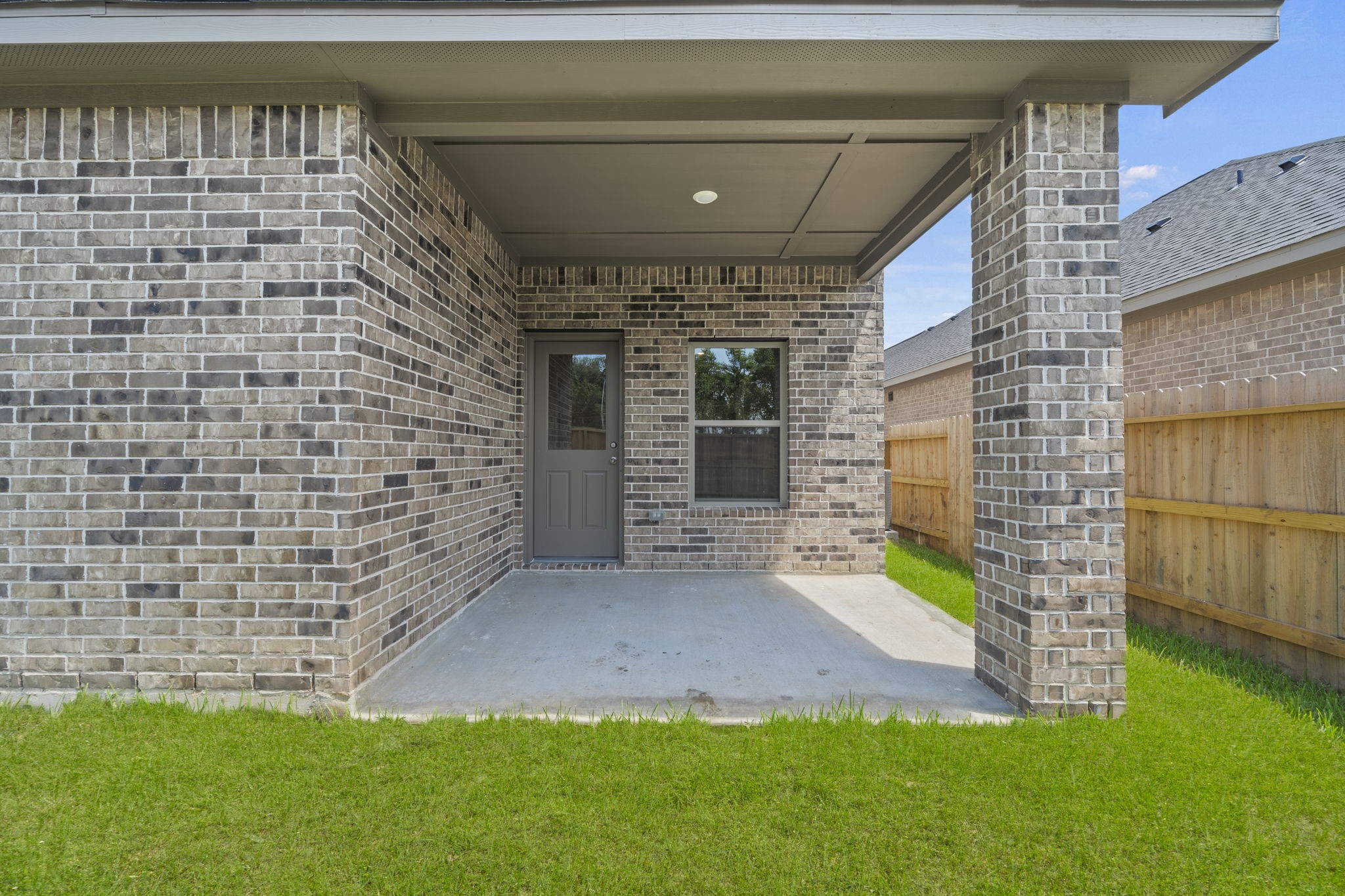2796 English Laurel Drive, Alvin, TX 77511