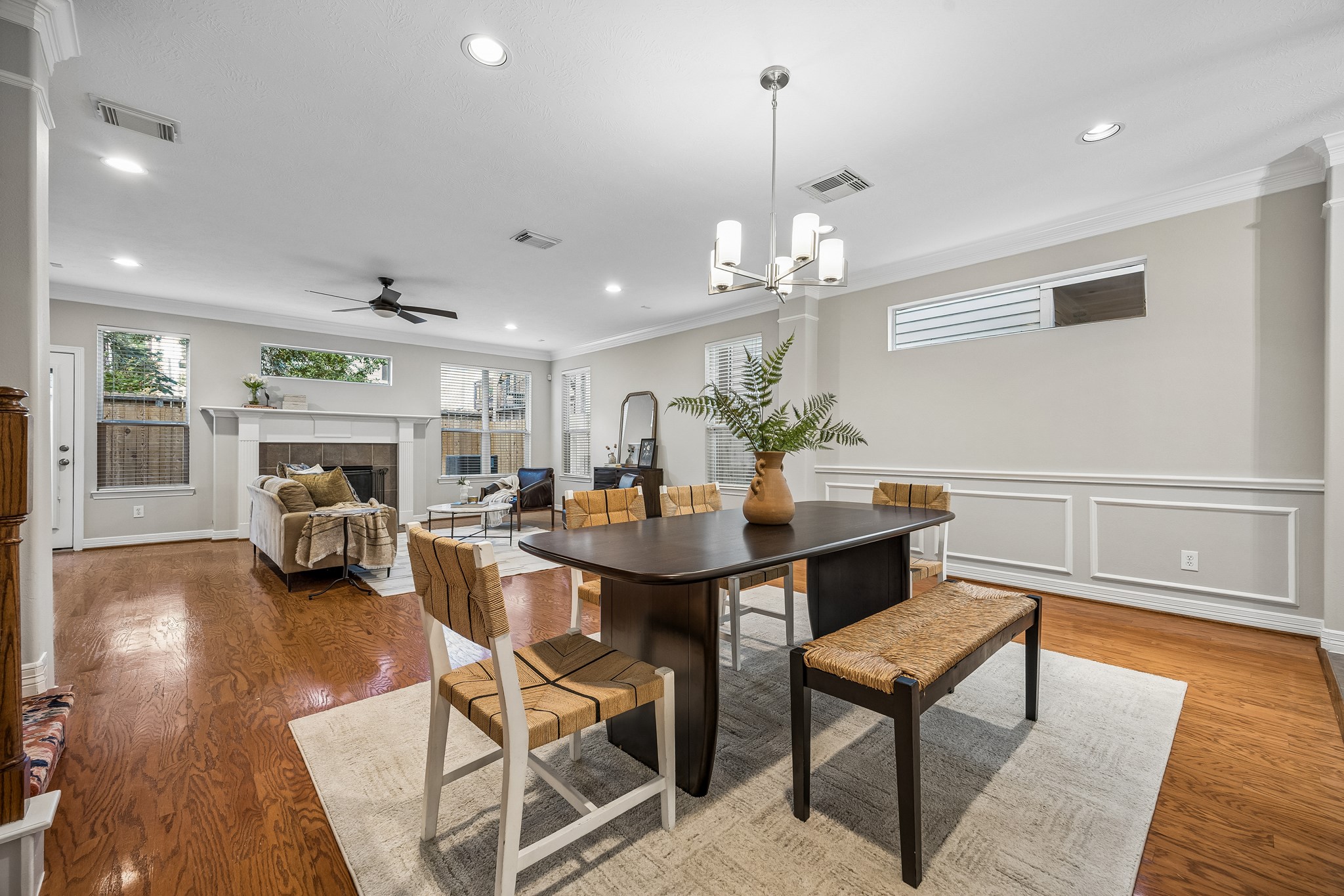 A welcoming space to share good food, great conversation, and time together.