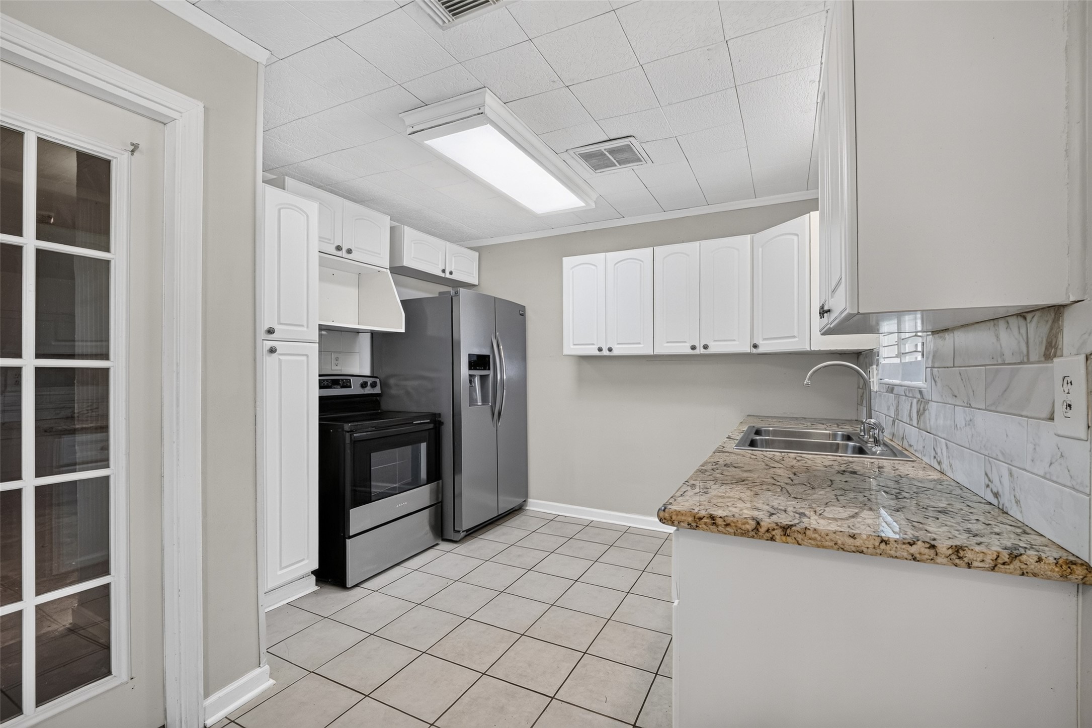 Kitchen offers stainless appliances, granite countertops and ample amount of cabinets/storage! Kitchen offers stainless appliances, granite countertops and ample amount of cabinets/storage!