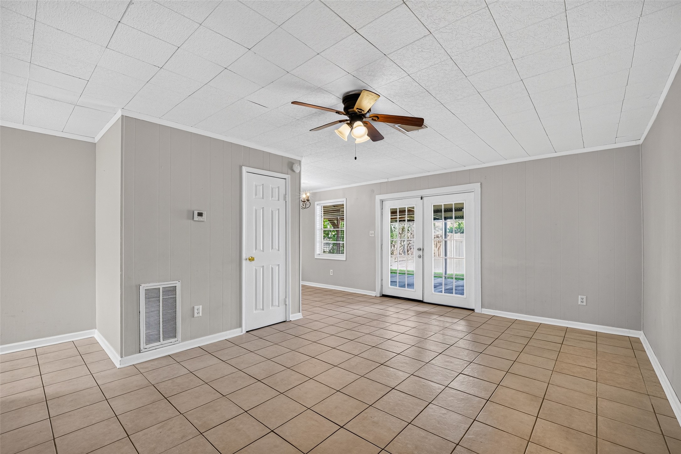 Hard surface flooring throughout main living area Hard surface flooring throughout main living area