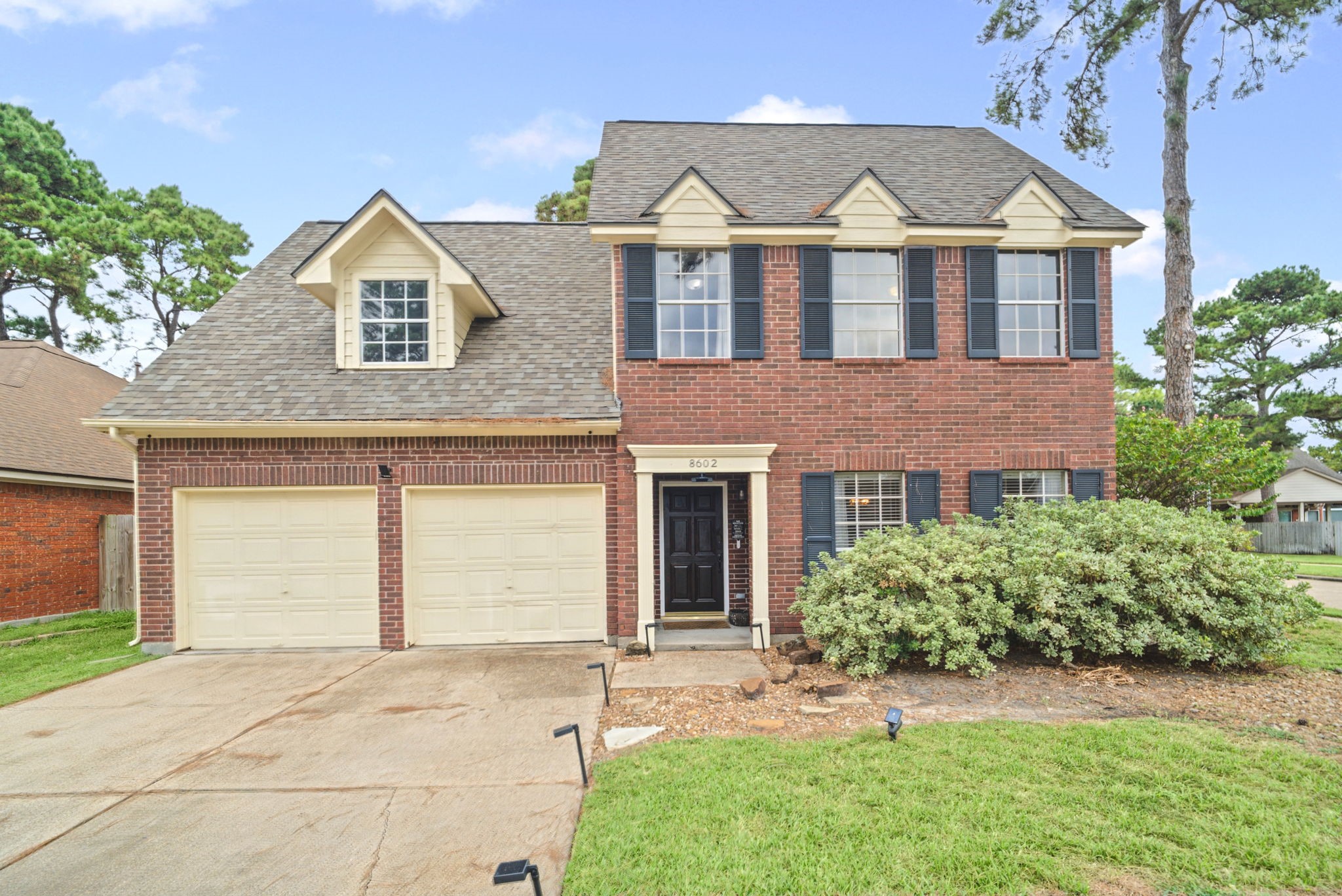 Welcome to 8602 Plum Lake Dr!