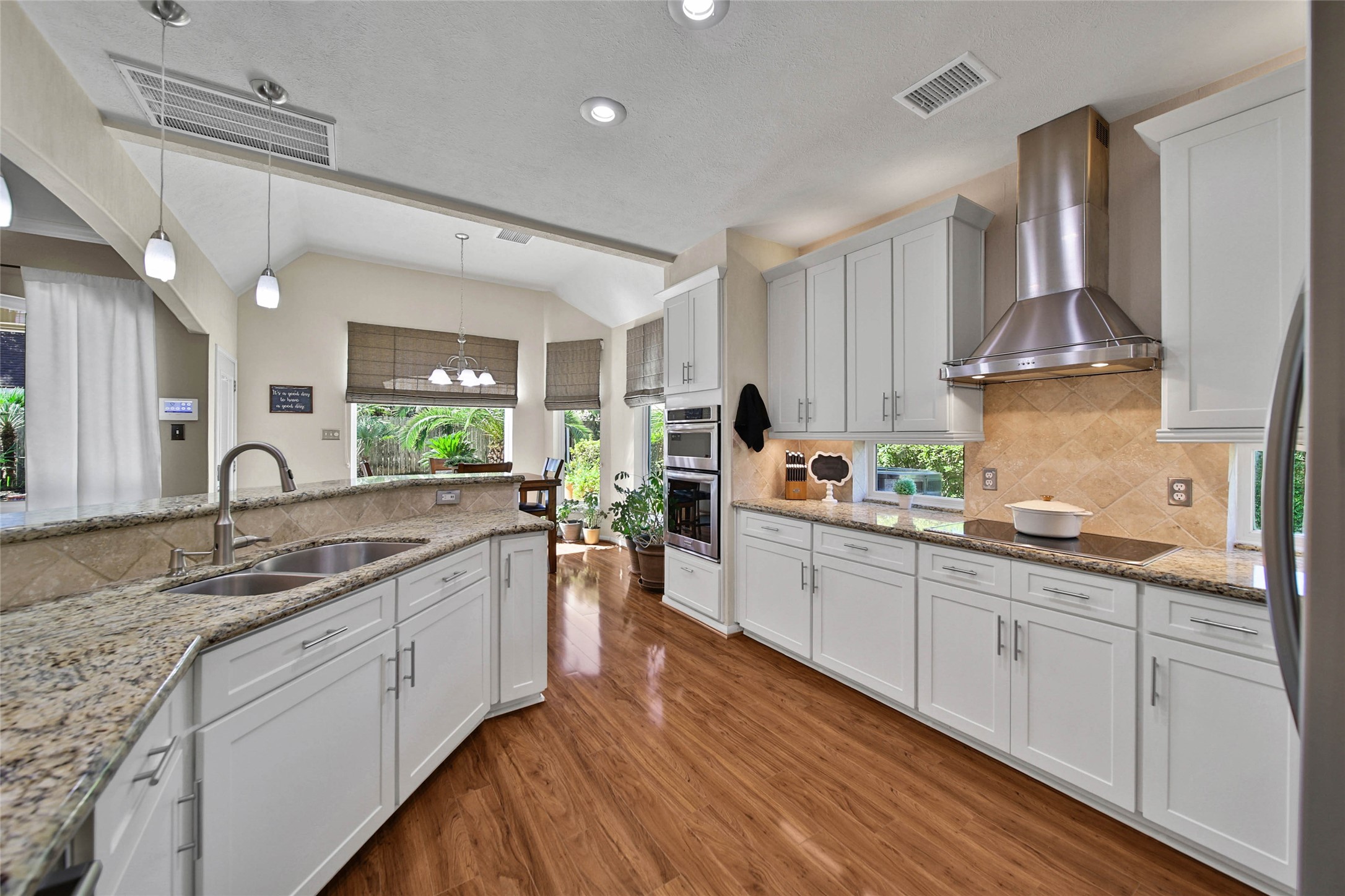 Gorgeous white cabinetry!