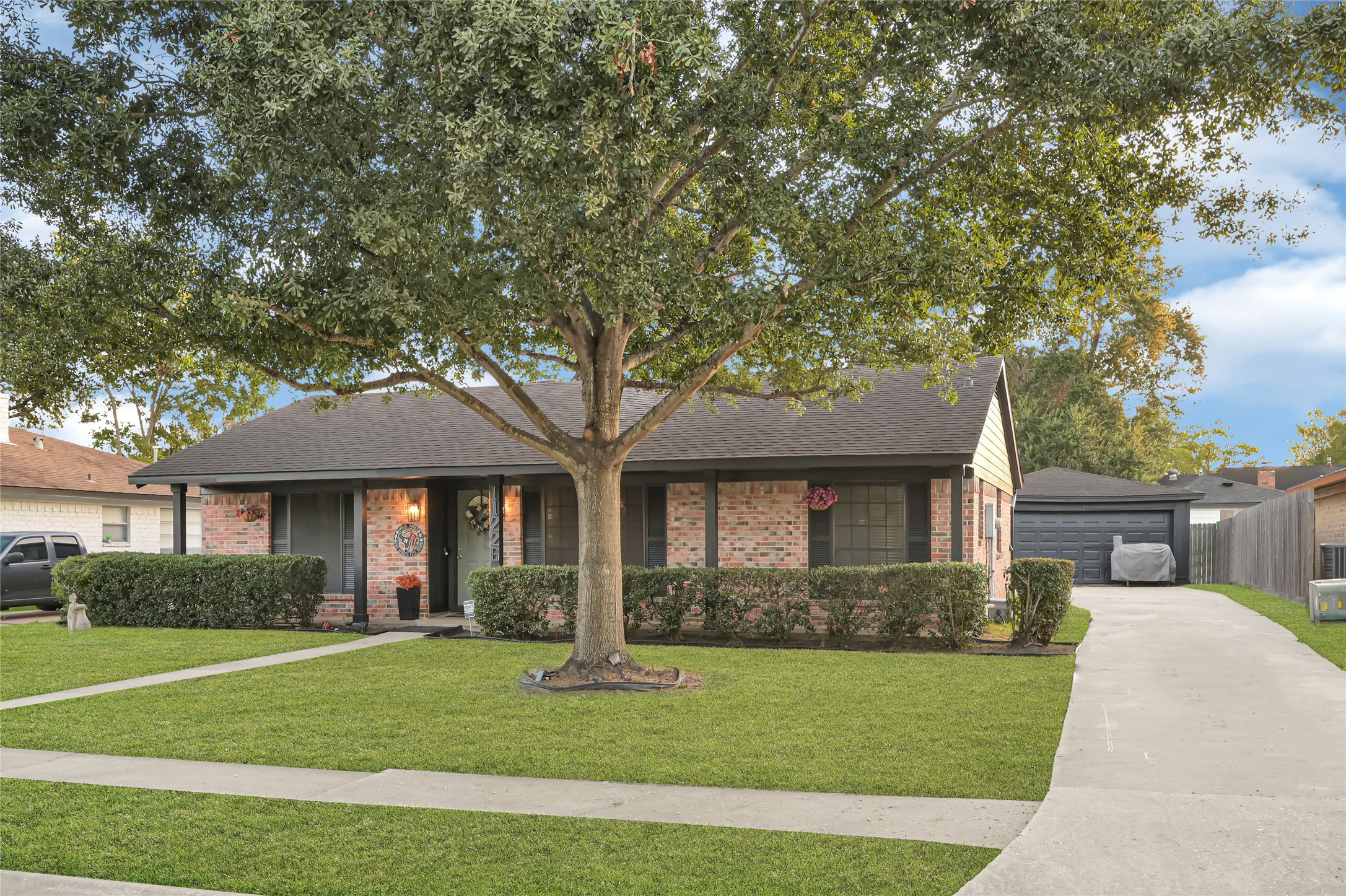 Long driveway with generous parking space for family and guests.