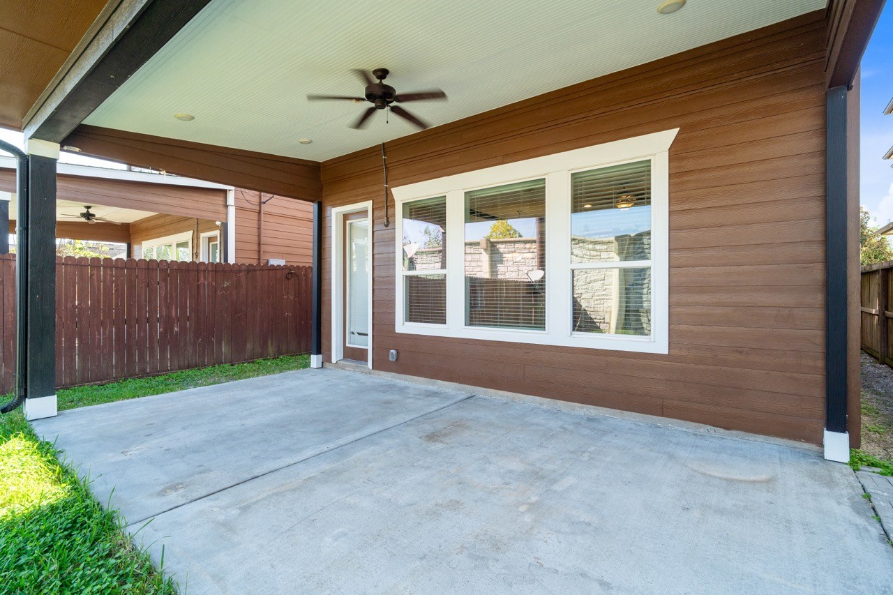 Great covered patio for entertaining.