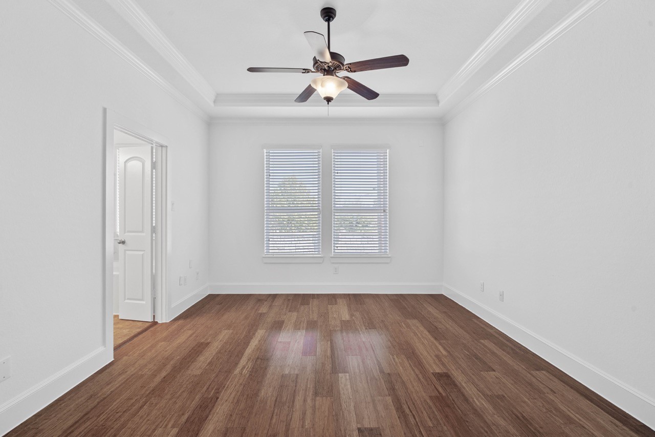 Nicely sized primary bedroom.