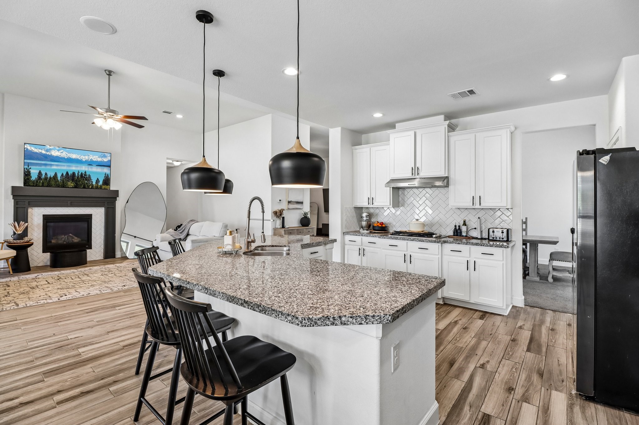 7823 Leighton Trail, Pasadena, TX 77505