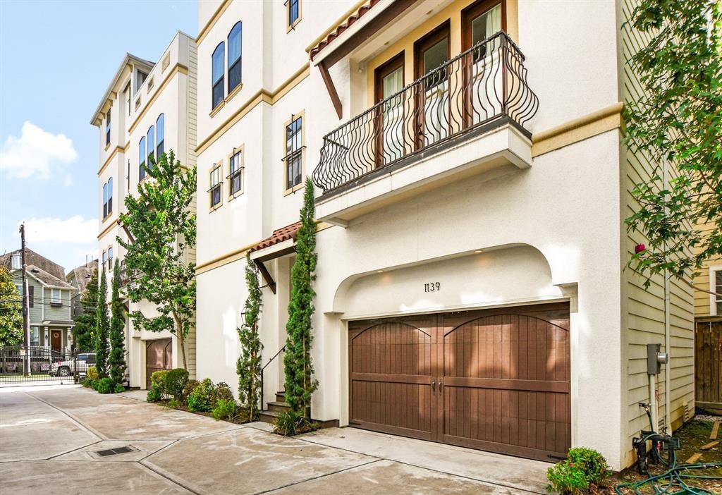 1139 W 15th 1/2 Street, Houston, TX 77008