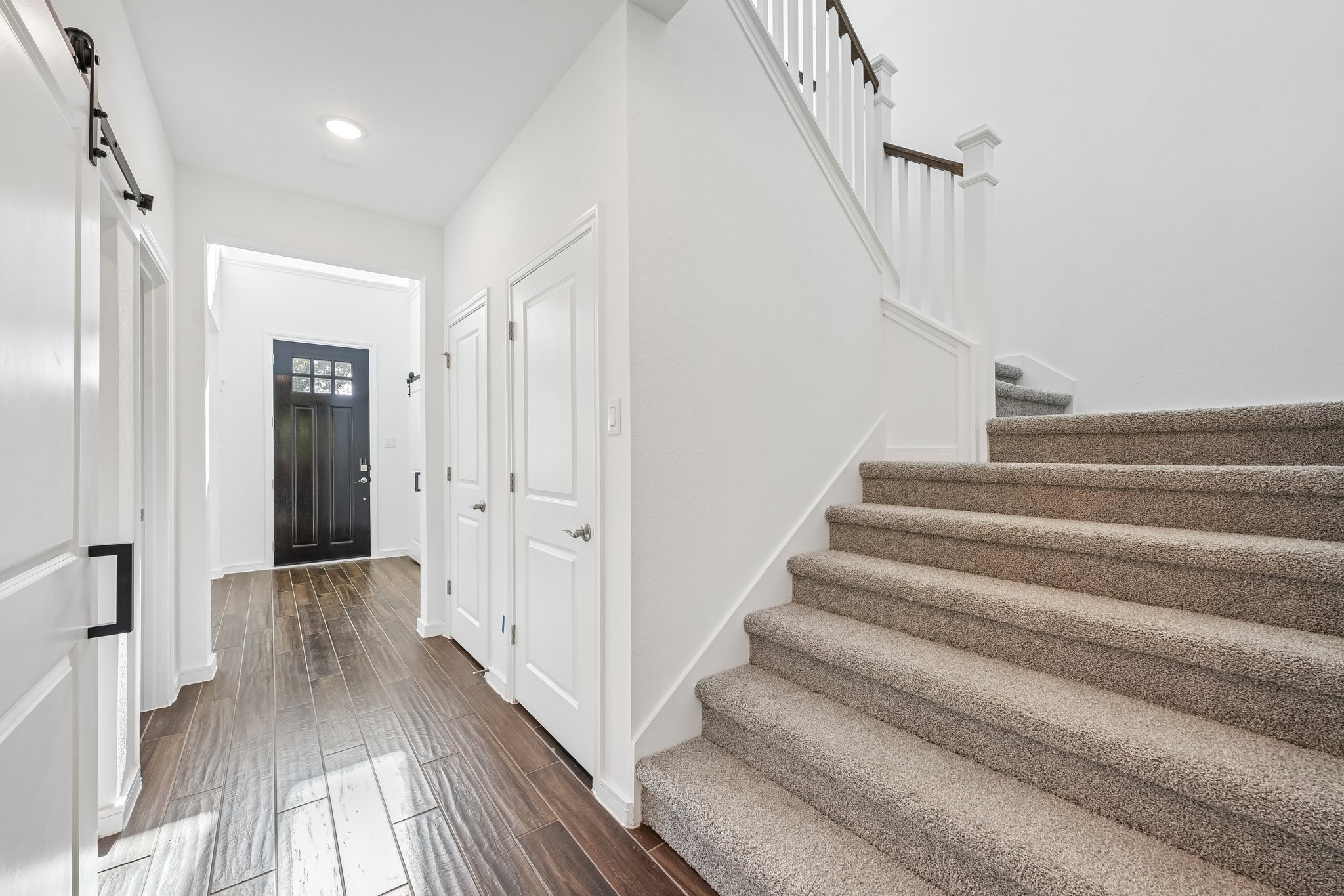 Inviting foyer (*Photo not of actual home and used for illustration purposes only.)