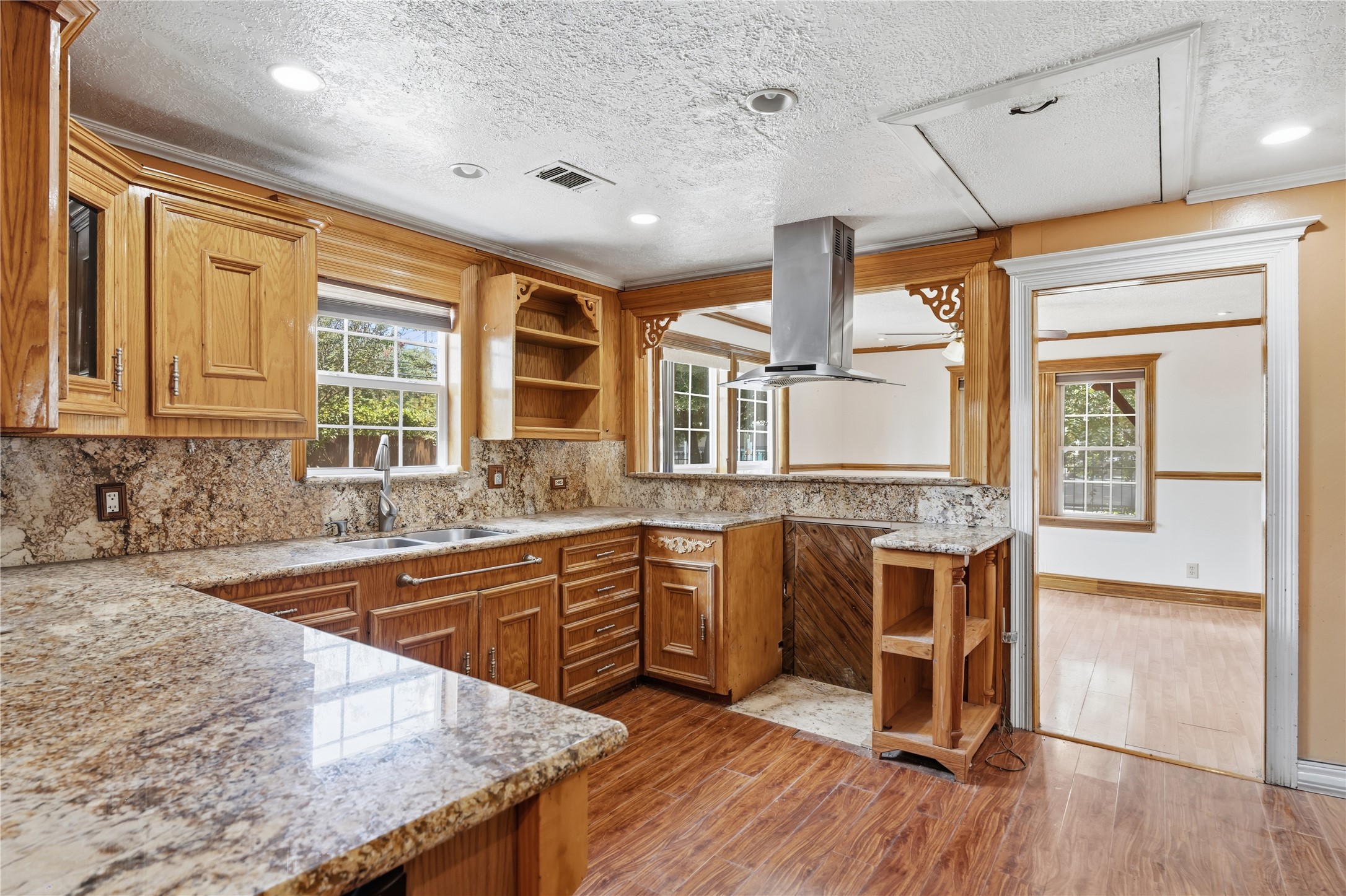 2609 Bevis Street, Houston, TX 77008